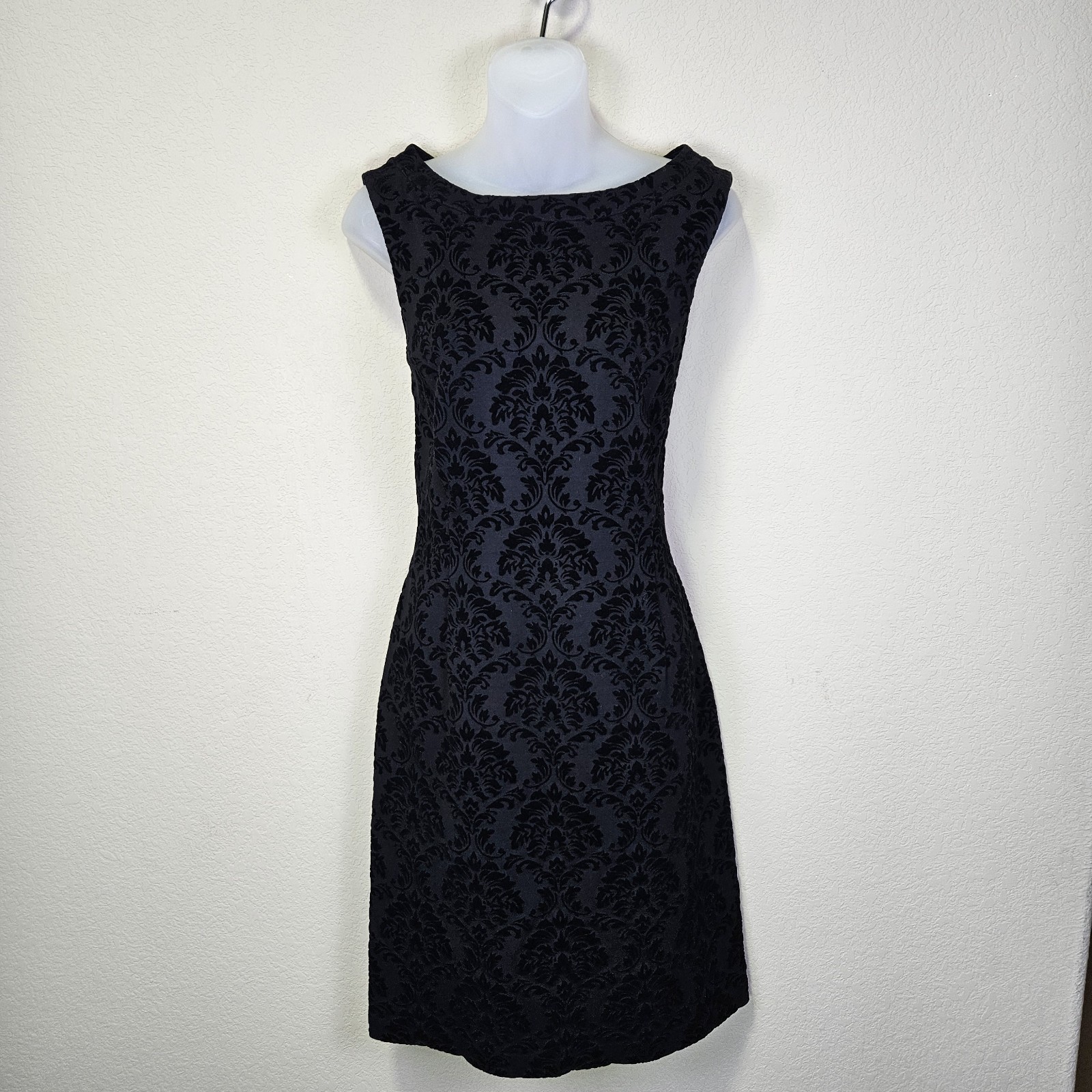 J.McLaughlin Amelia Dress M Black Velvet Brocade Sheath Sleeveless Mini Cocktail