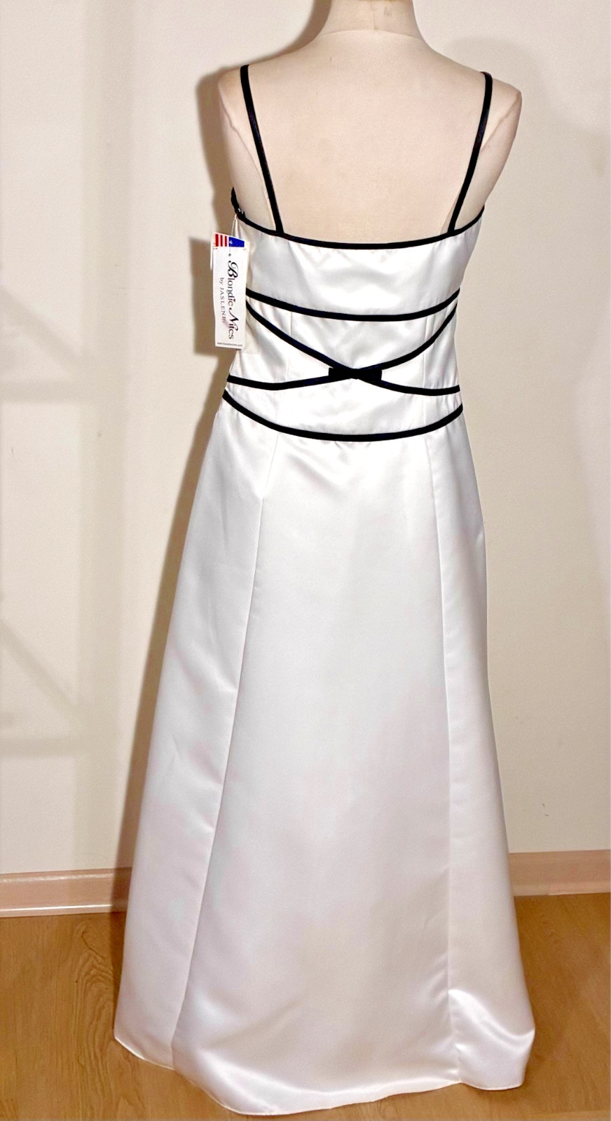 NWT-Blondie Nites Classic 90’s Bridesmaid Gown (Ivory/Black)-Jr Sz 13-MSRP $154