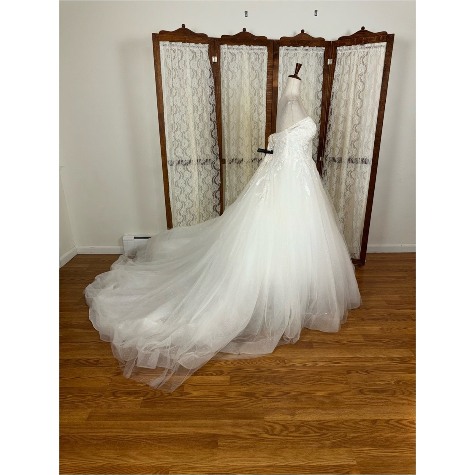 Stunning Oleg Cassini Sparkling Tulle Wedding Gown