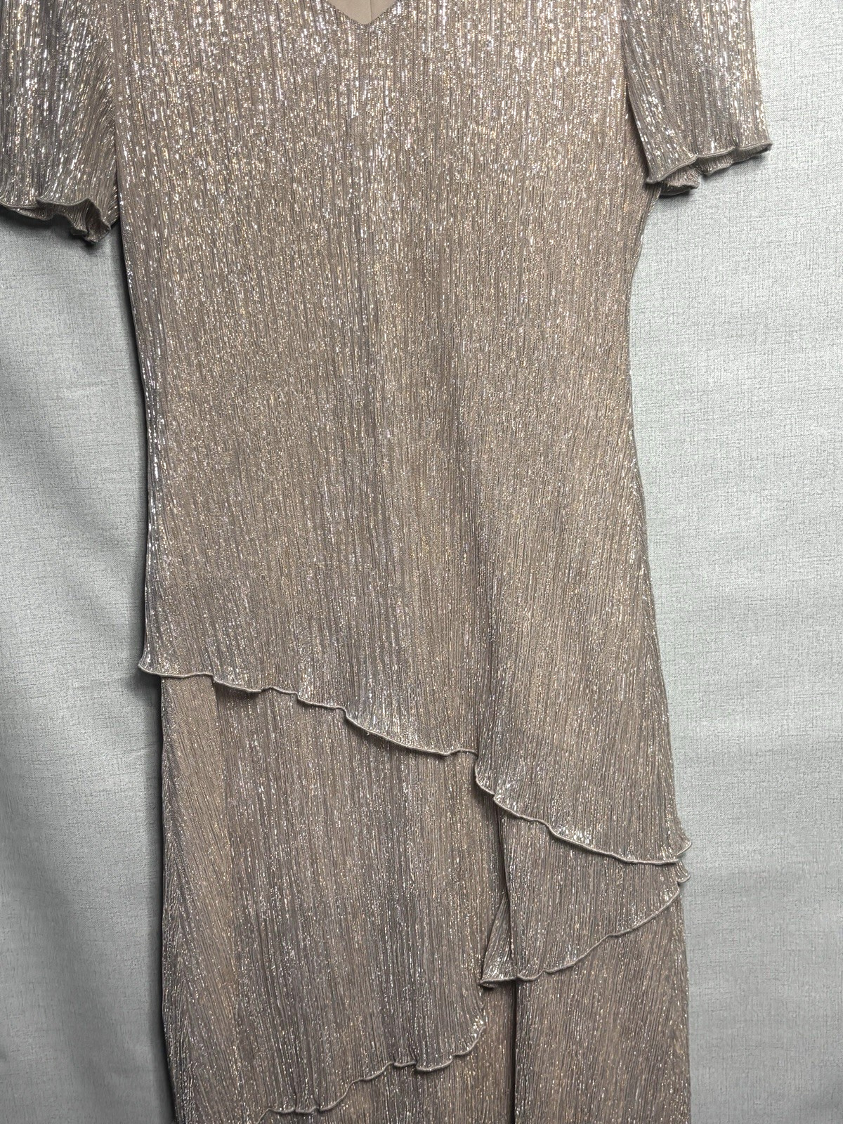 Connected Apparel Metallic Shimmer Overlay Dress Women’s Size 6 Champagne