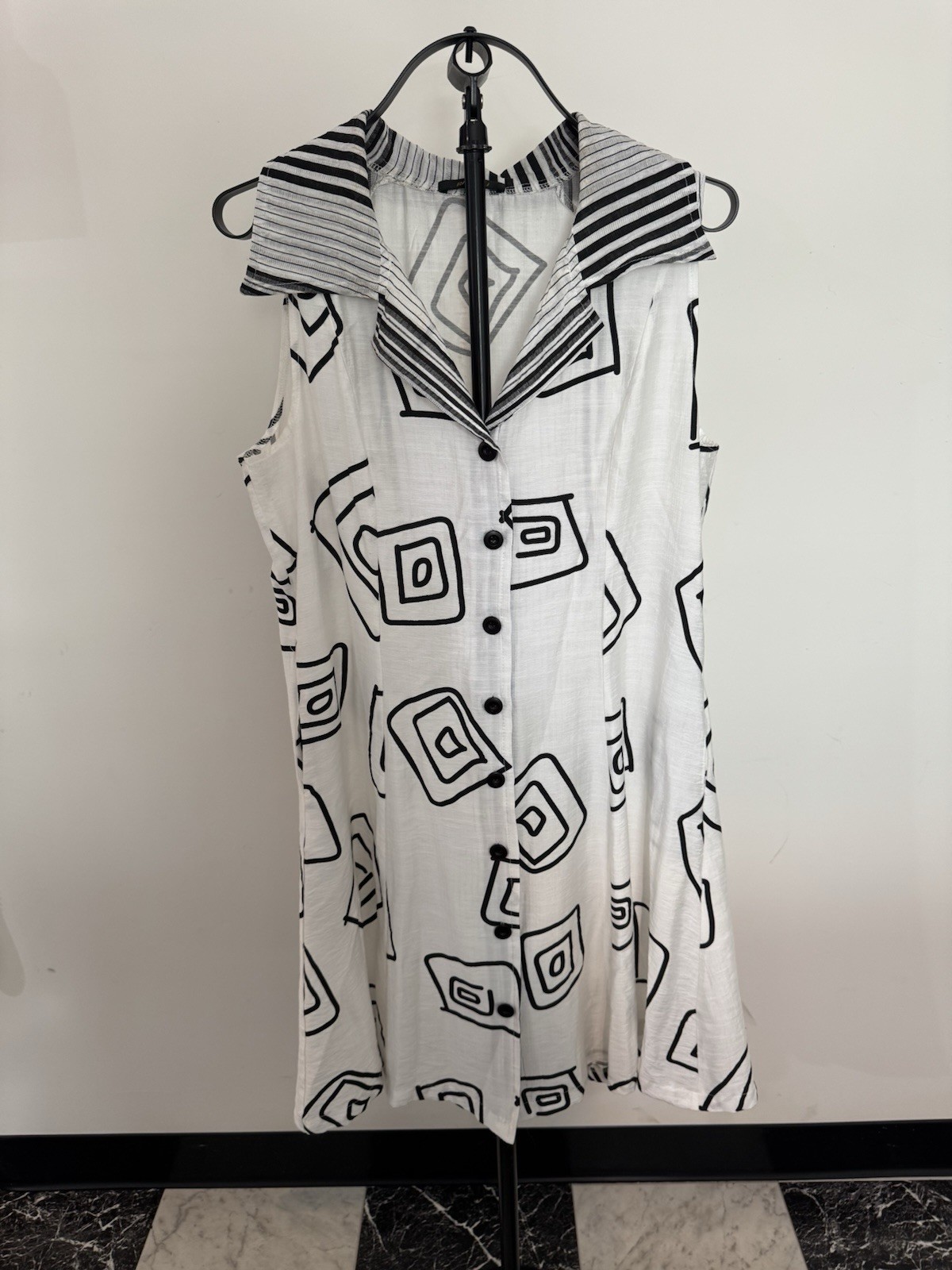 Radzoli Abstract Print Sleeveless Button Front Swing Dress White Black Sz S Art