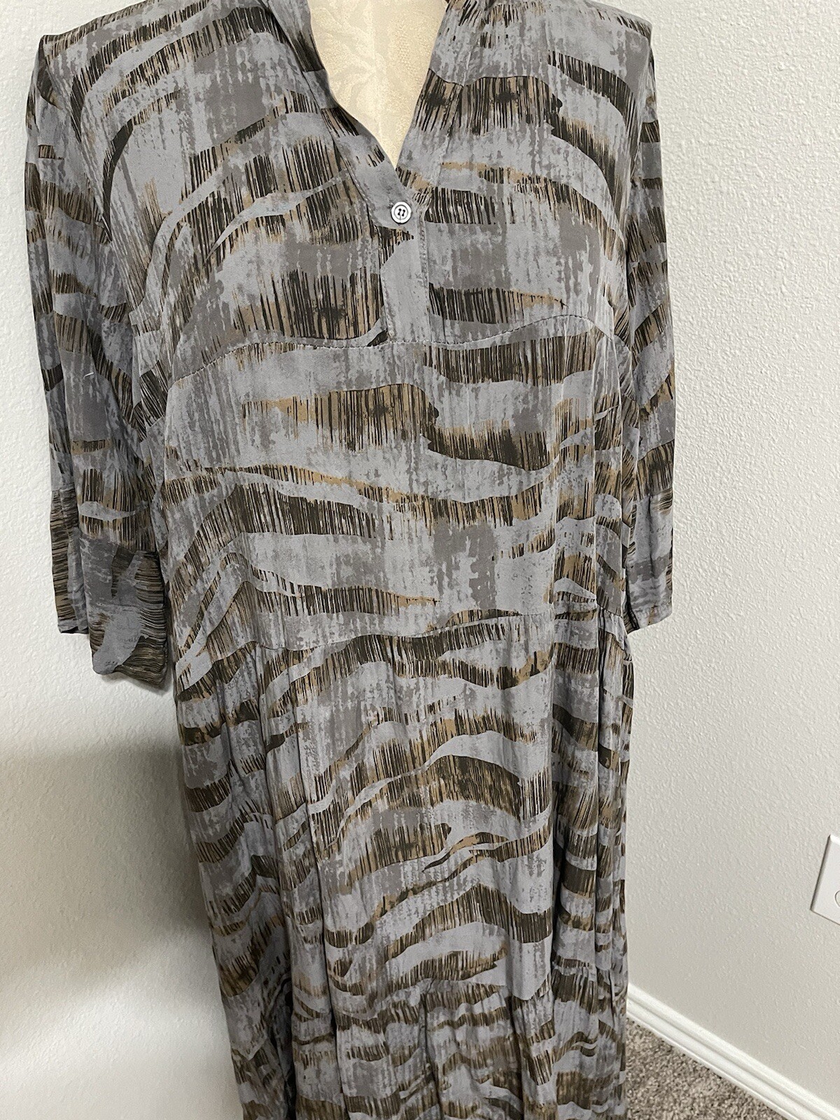 NWT Made in Italy Grey/Brown 100% Viscosa Dress OS V Neck Ruffles