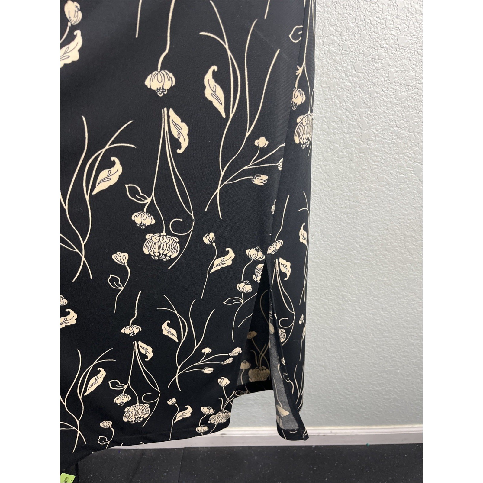 New York & Company Maxi Dress Women M Black Cream Floral V-Neck Cap Sleeve Slit