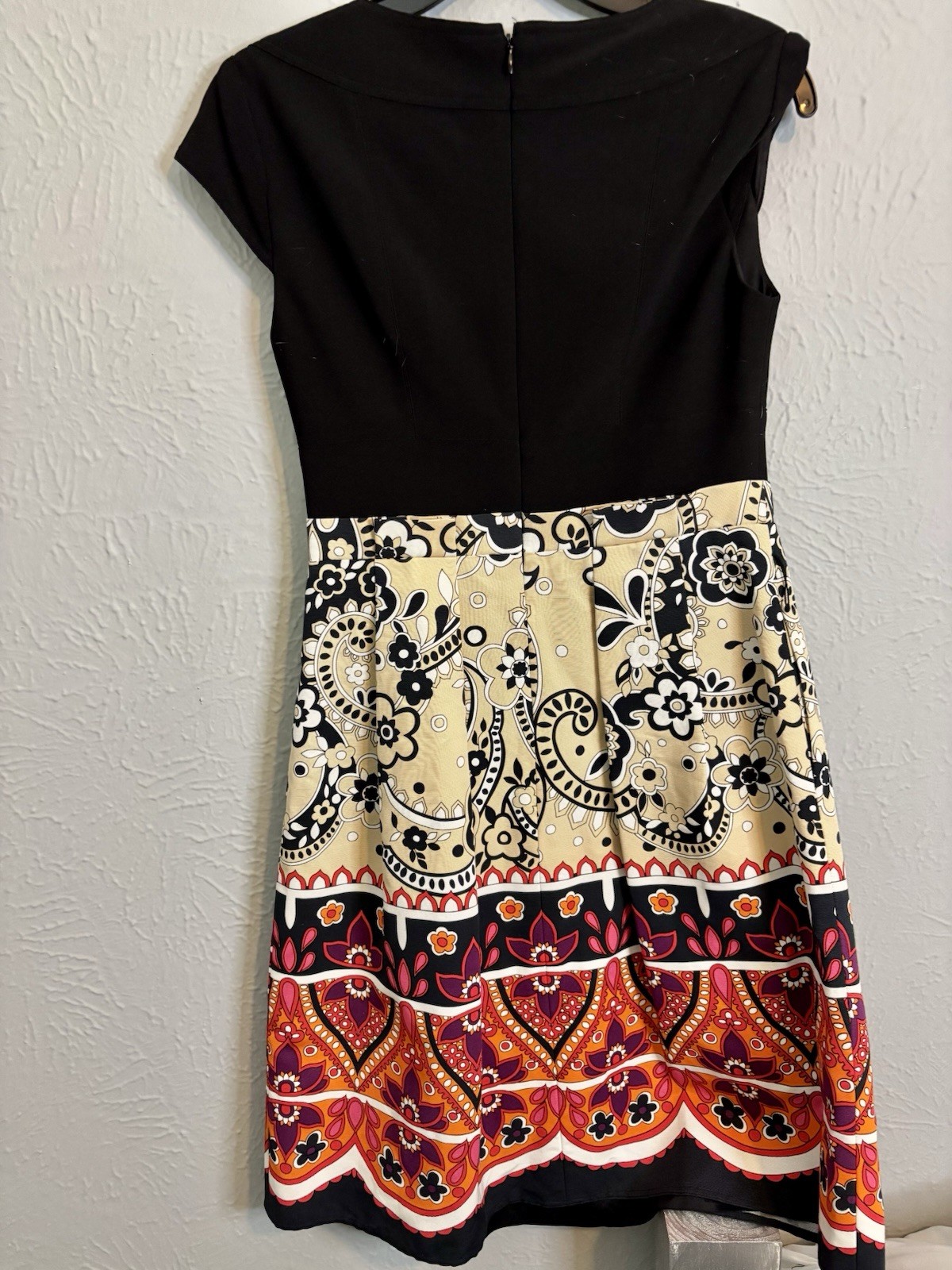 Kay Unger Size 4 Black Floral Cap Sleeve Silk Pleated Gathered Attached Skirt