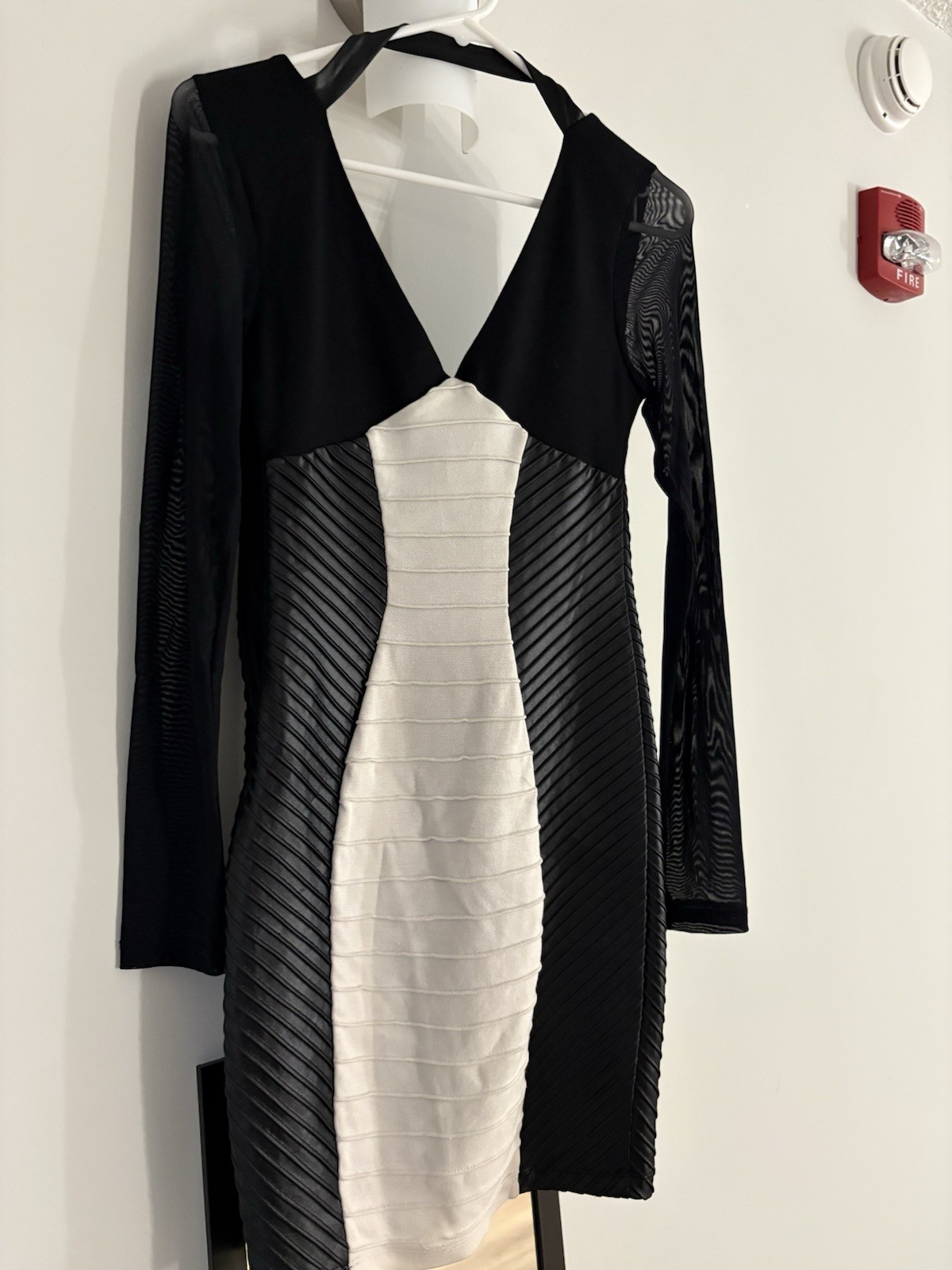 bebe Colorblock Sheer Mesh V-Neck Sheath Knee Dress Long Sleeve Size S