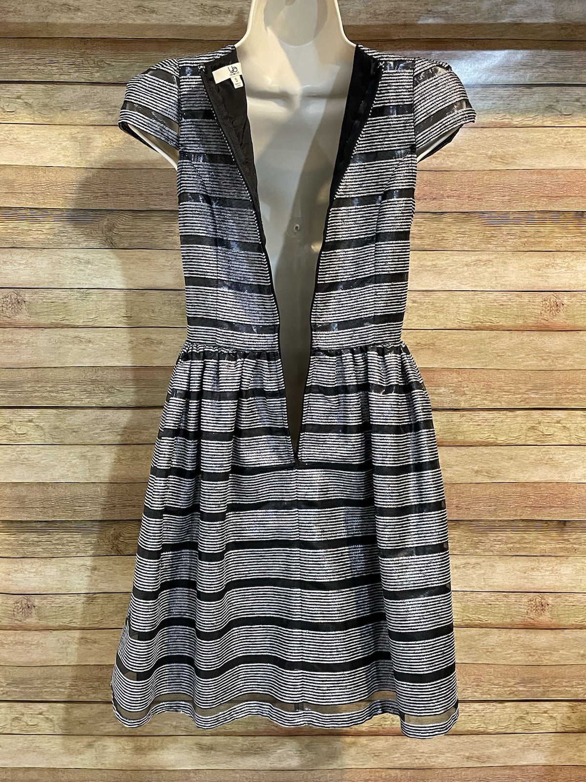 Ya Los Angeles Black and Gray with Silver Threading Size Small