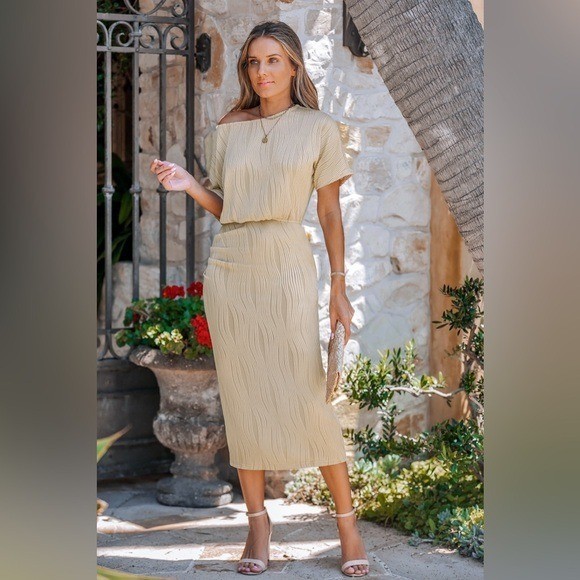 Cupshe Women’s Tonal Wave Off-Shoulder Midi Dress Beige Tan Size XL New
