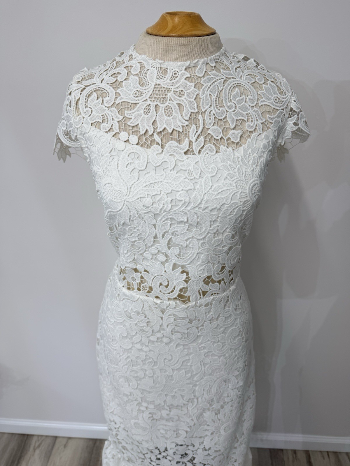 NEW the Column Lace Dress in White Size M
