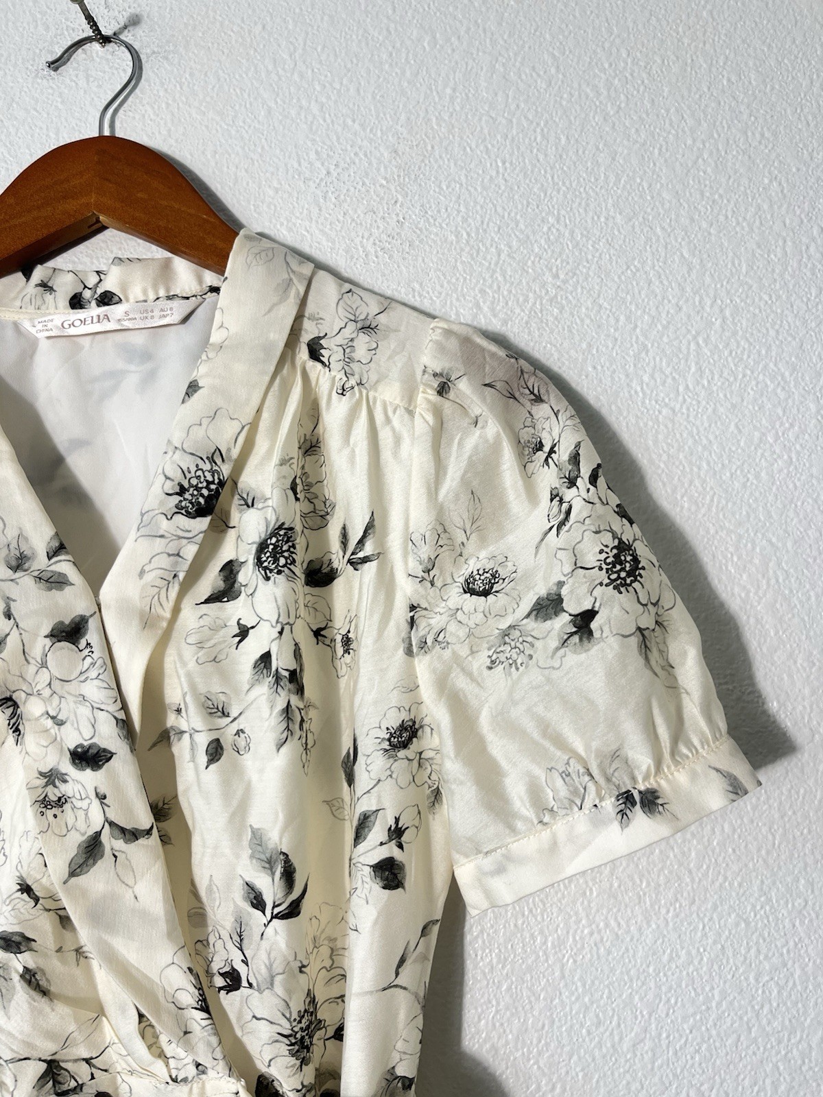 Goelia Ink Floral Print Puff Sleeve Wrap Dress Size 4 Fairy Romantic Feminine