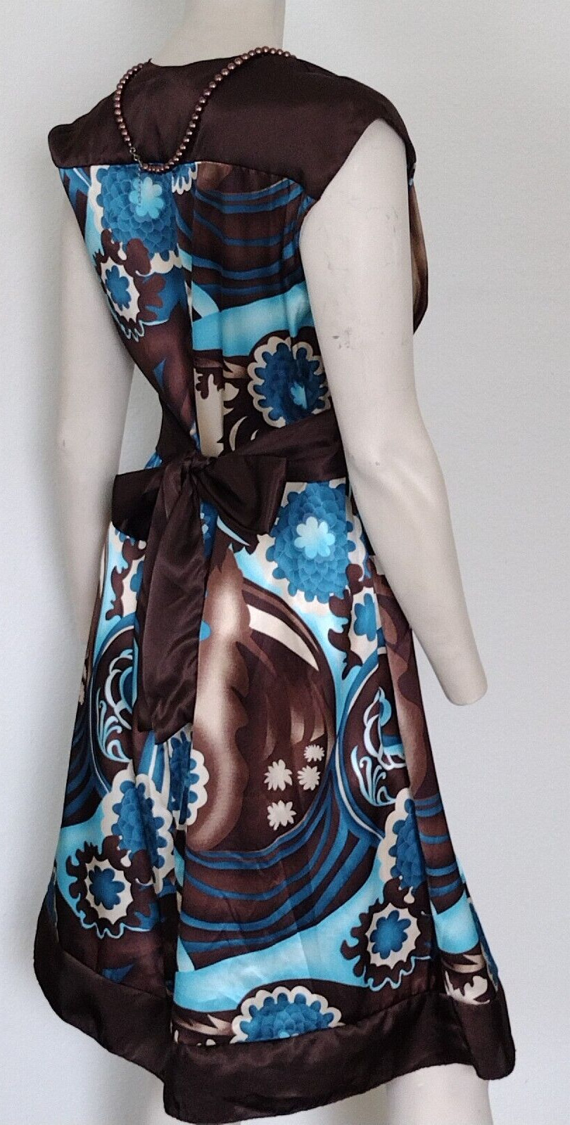 Woman A. Byer SATIN KNEE PULLOVER DRESS W/BACK TIE BELT Size 9 V-Neck Sleeveless