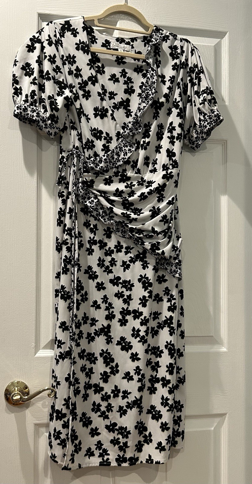 Love, Whit Black And White Floral Wrap Dress Size L