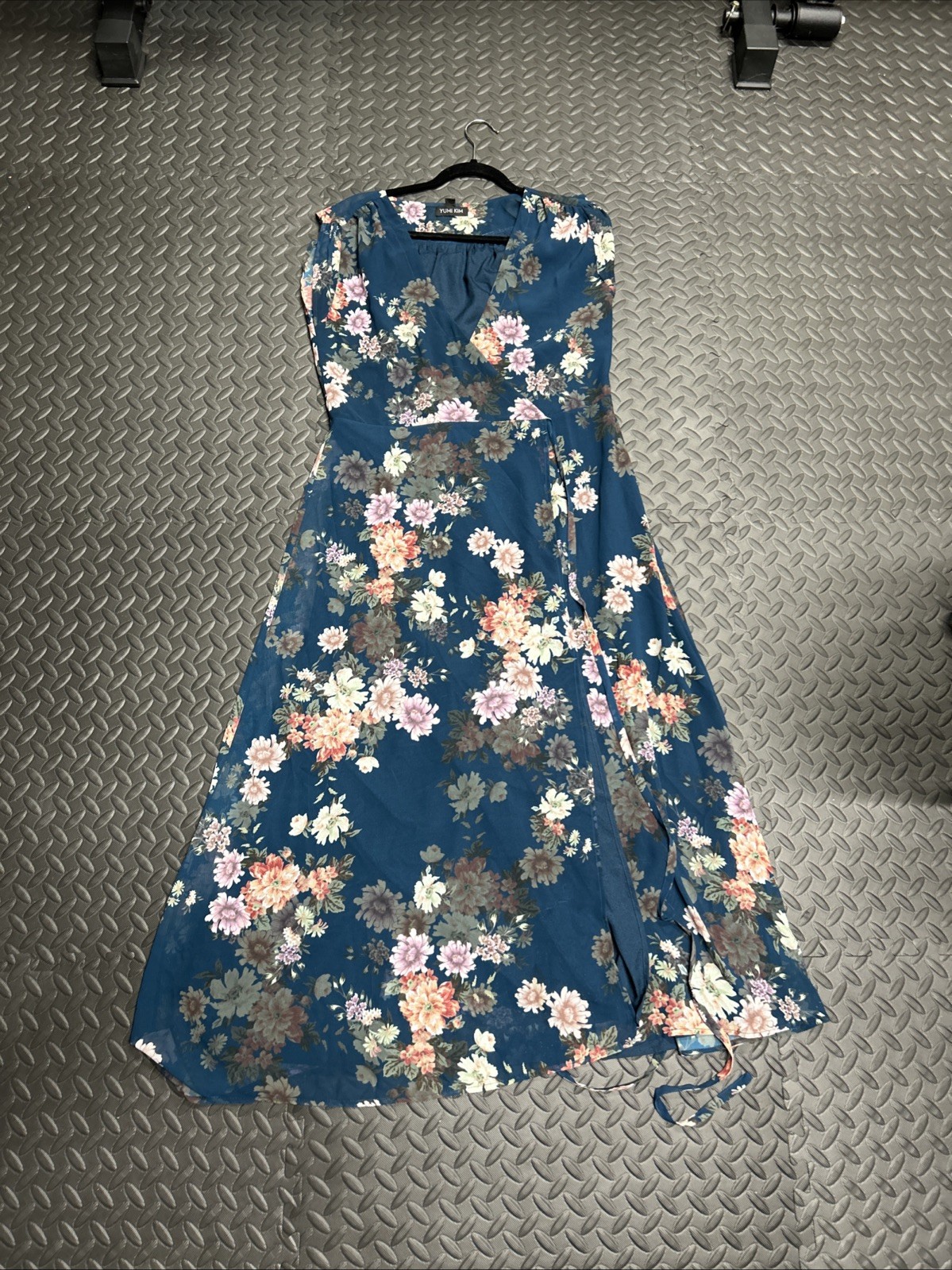 Yumi Kim Women’s Dress Blue With Floral Design Size Large Tie Shut