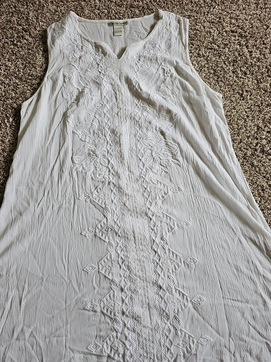Cute Options Size L 100% Rayon White Sleeveless Embroidered Dress. C34