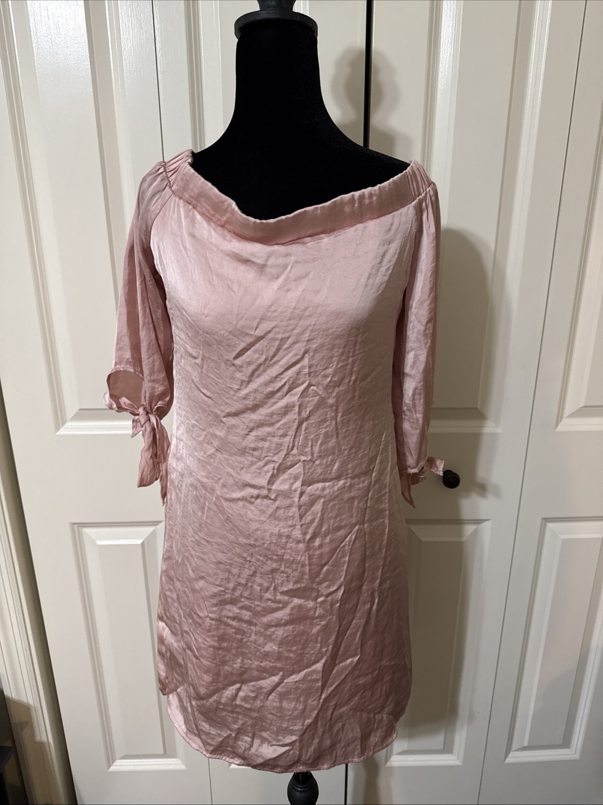 Women’s Love Fire Satin Off Shoulder Mini Dress W Quarter Bow Sleeves Med Pink