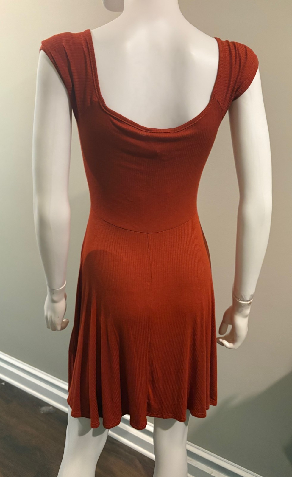 Rolla Costa Dress Sleeveless Stretchy Size S Rust Orange New Wrinkle Resistant
