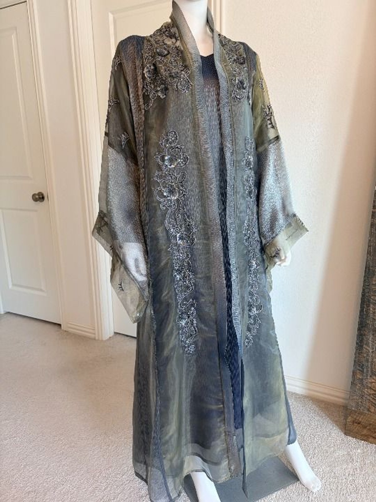 Stunning Grey Embellished Organza Kaftan Kimono style Abaya Medium New