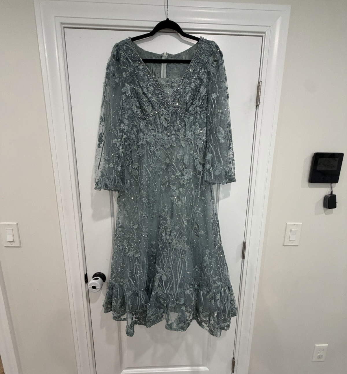 Mac Duggal Lace Floral Sequin V-Neck 3/4 Sleeve A-Line Knee Dress Size 8