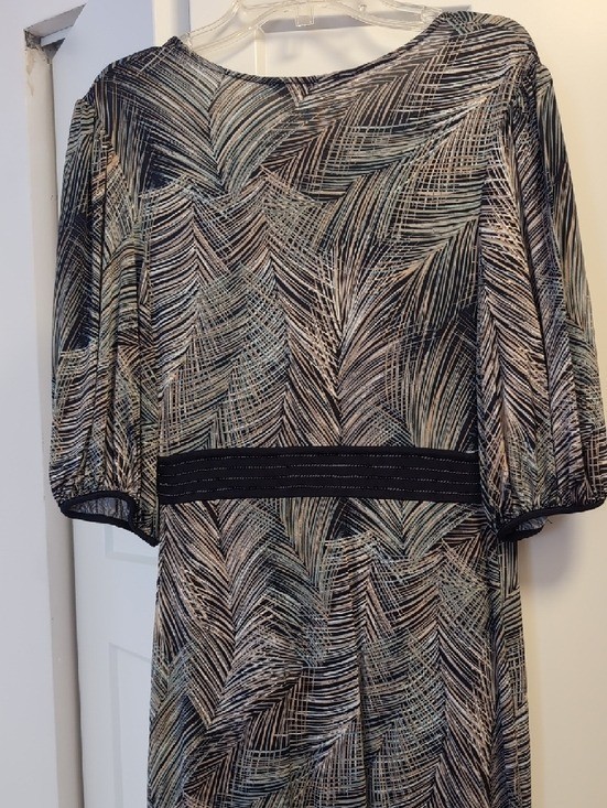 BCBGMaxAzria Patterned V-Neck Midi Dress