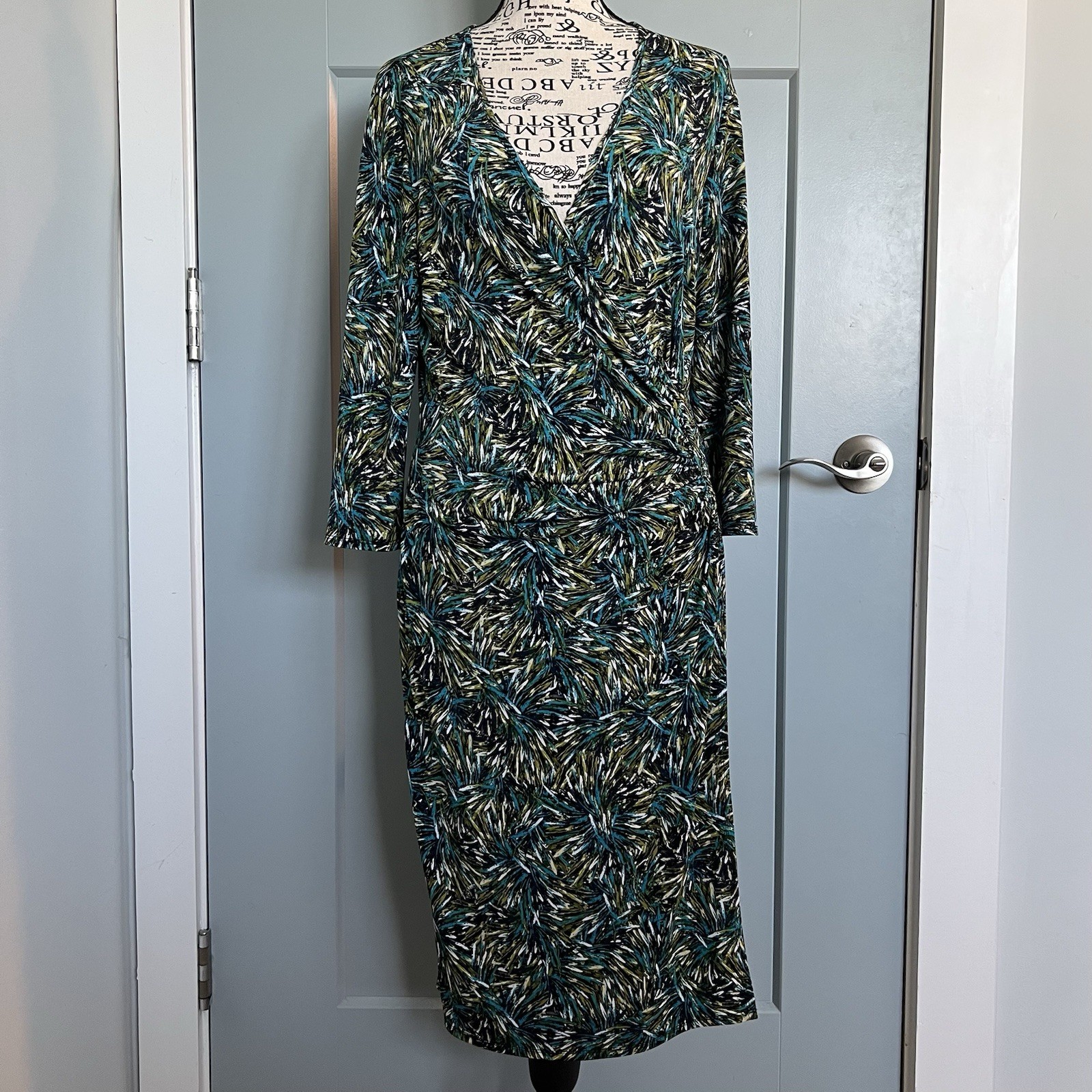 Laundry By Design Women’s Size 8 Faux Wrap Dress Peacock Print Ruched V-Neck