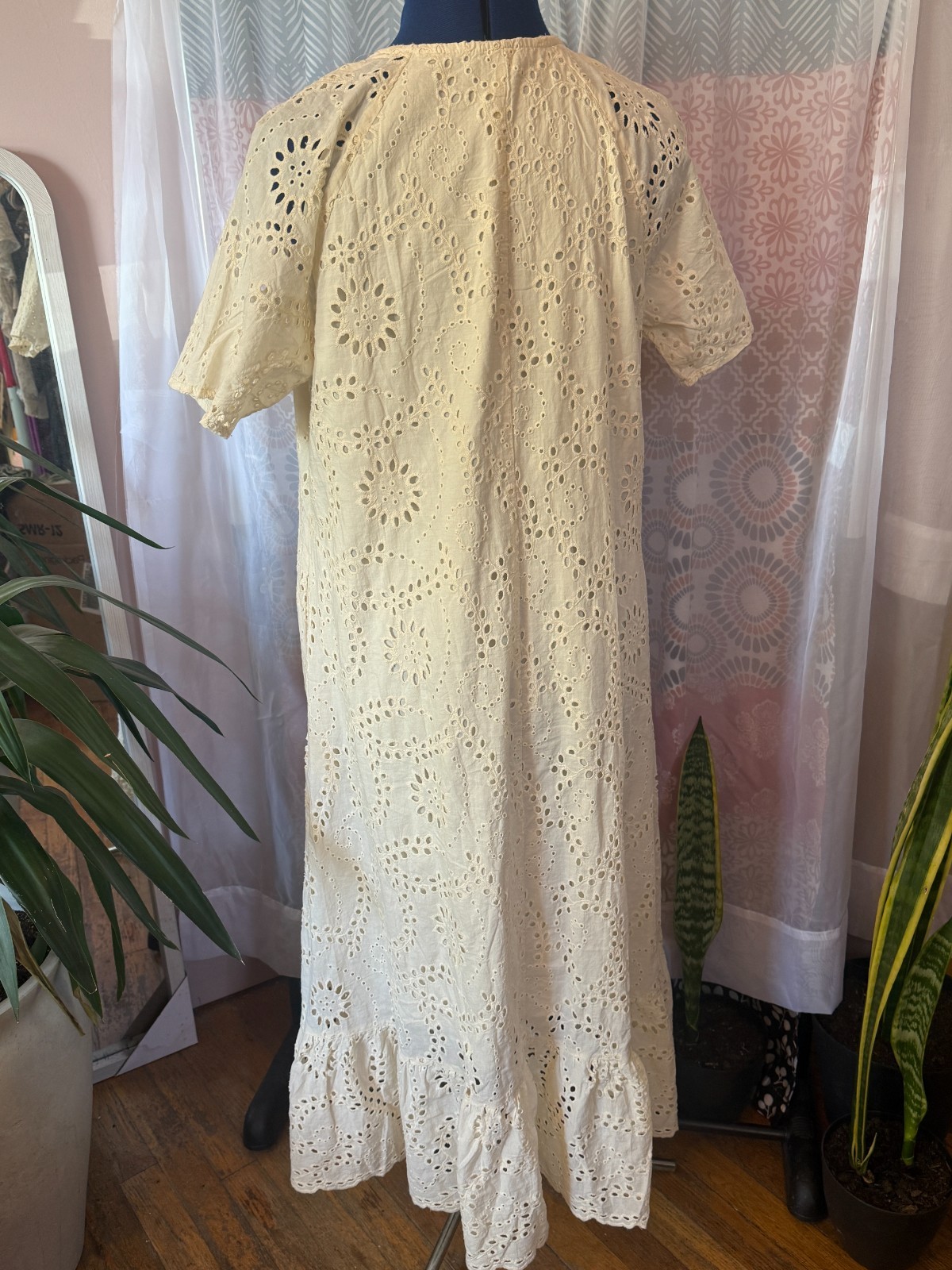 NWT CHOUYATOU Size Medium eyelet lace Ruffle Hem Midi tunic dress with pockets