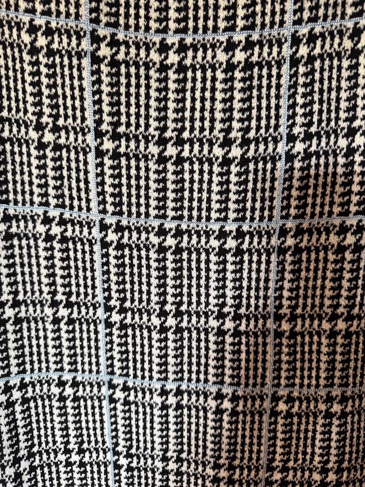 St. John Tweed Plaid in white black blue Sleeveless Sheath US Sz L Charity DS31