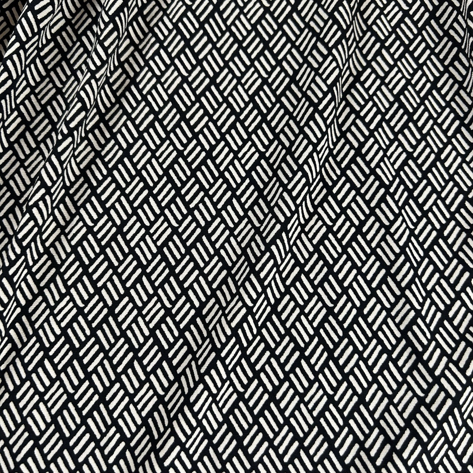 Max Studio Women’s Black & White Geometric Shift Dress w/Red Blue Green Stripe S