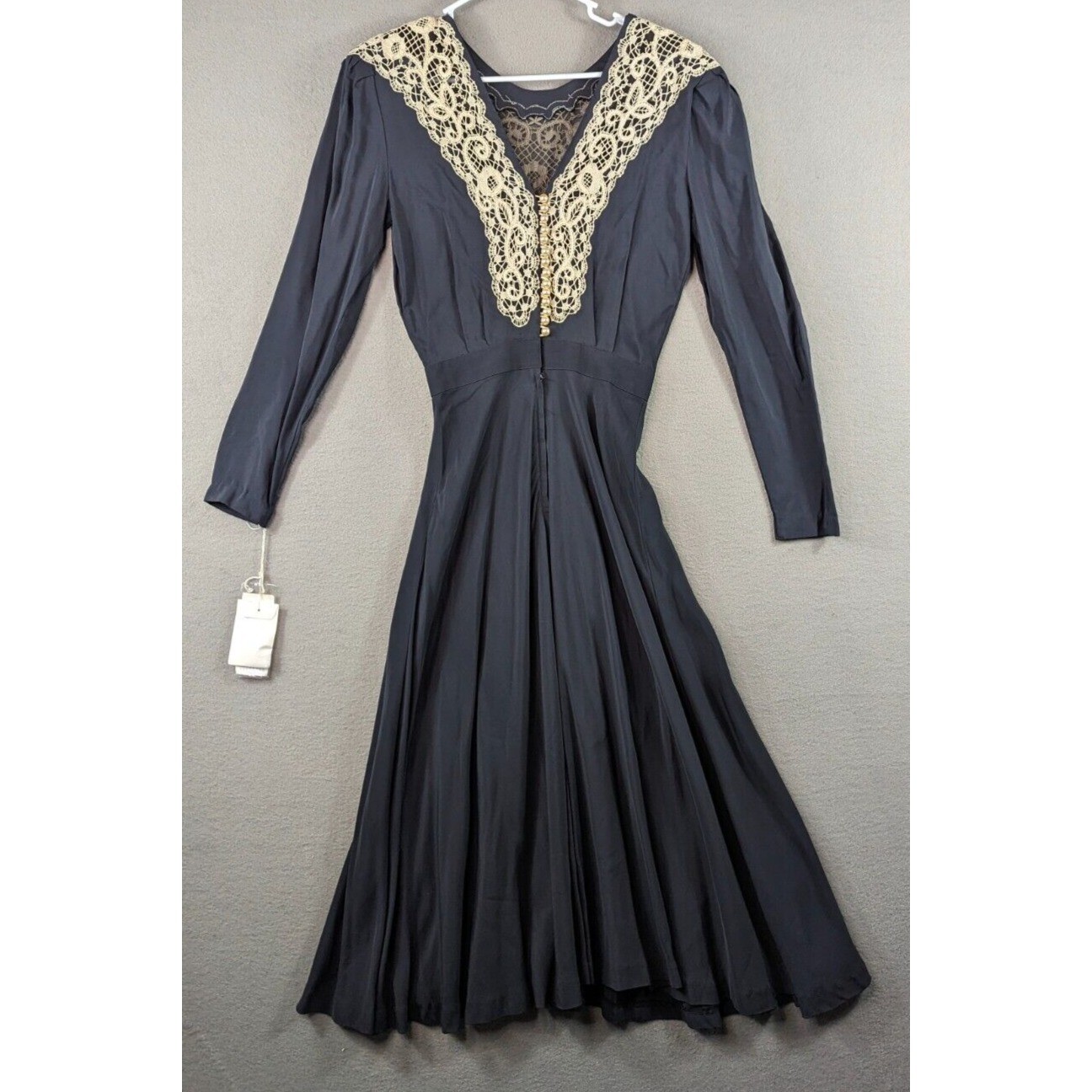 Nancy Johnson Maxi Dress Pearl Floral Lace Long Sleeve Witchy Flared Size 6 NWT