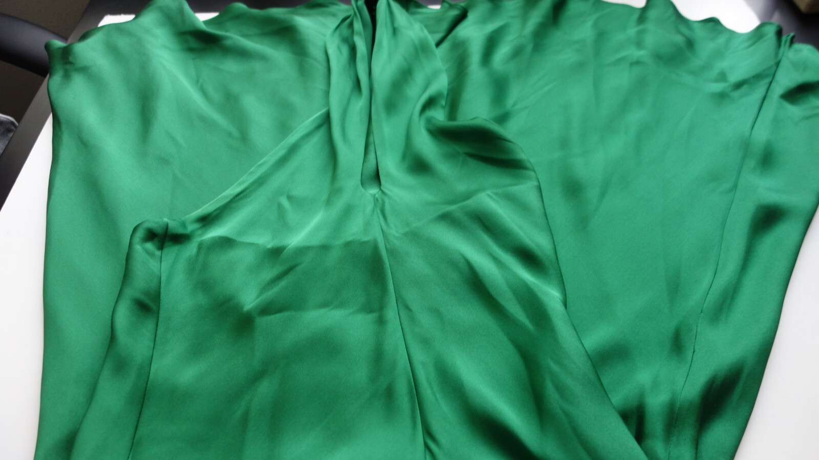 Banana Republic Size 4 Green Sateen 50″ Button in the Back Beautiful Women Dress