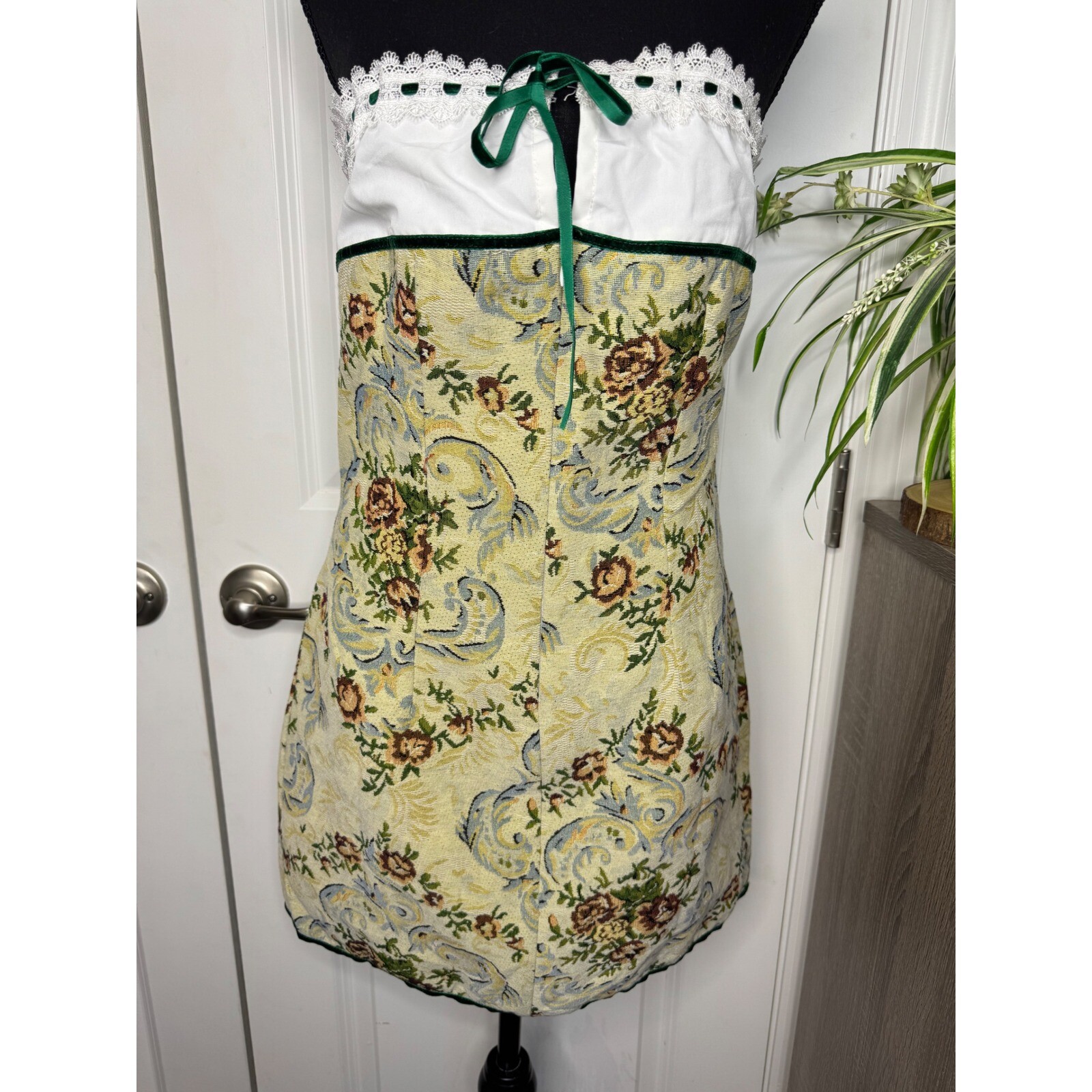 WOMEN’S MERIAN GREEN PATTERNED TAPESTRY MINI DRESS size SMALL