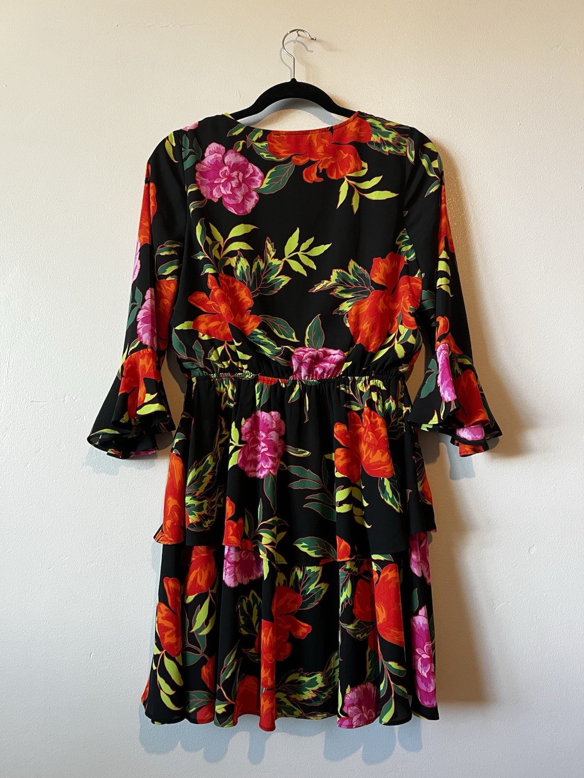 Express Floral V-Neck Tiered Mini Dress 3/4 Bell Sleeves Ruffle Black Red Pink S