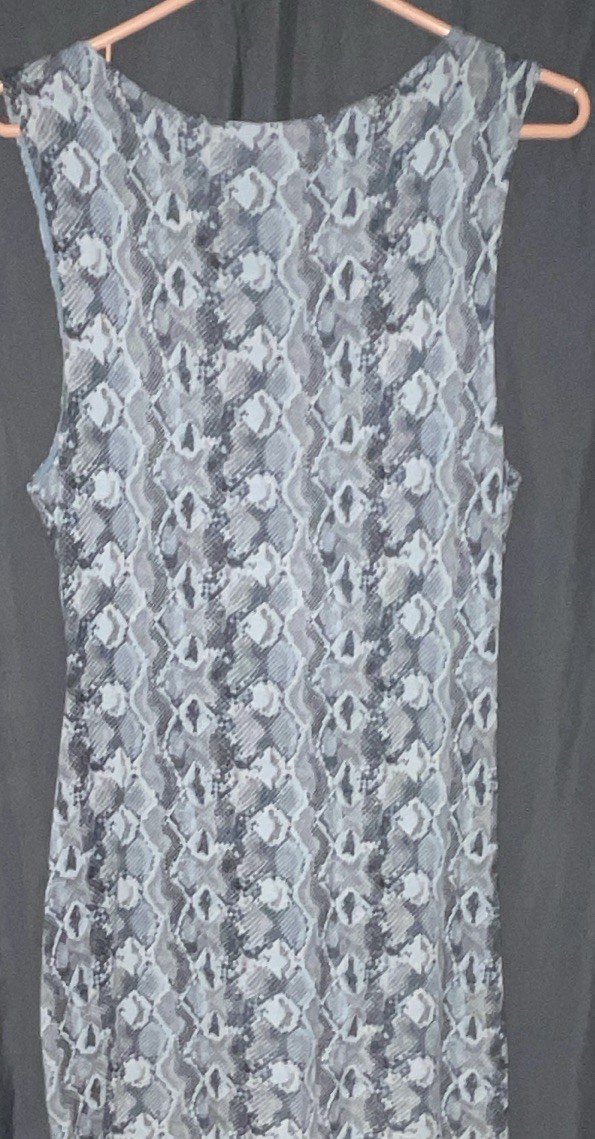 Bailey 44 Women’s Gray Snakeskin Sheath Dress Size L V-Neck Ruched Sleeveless