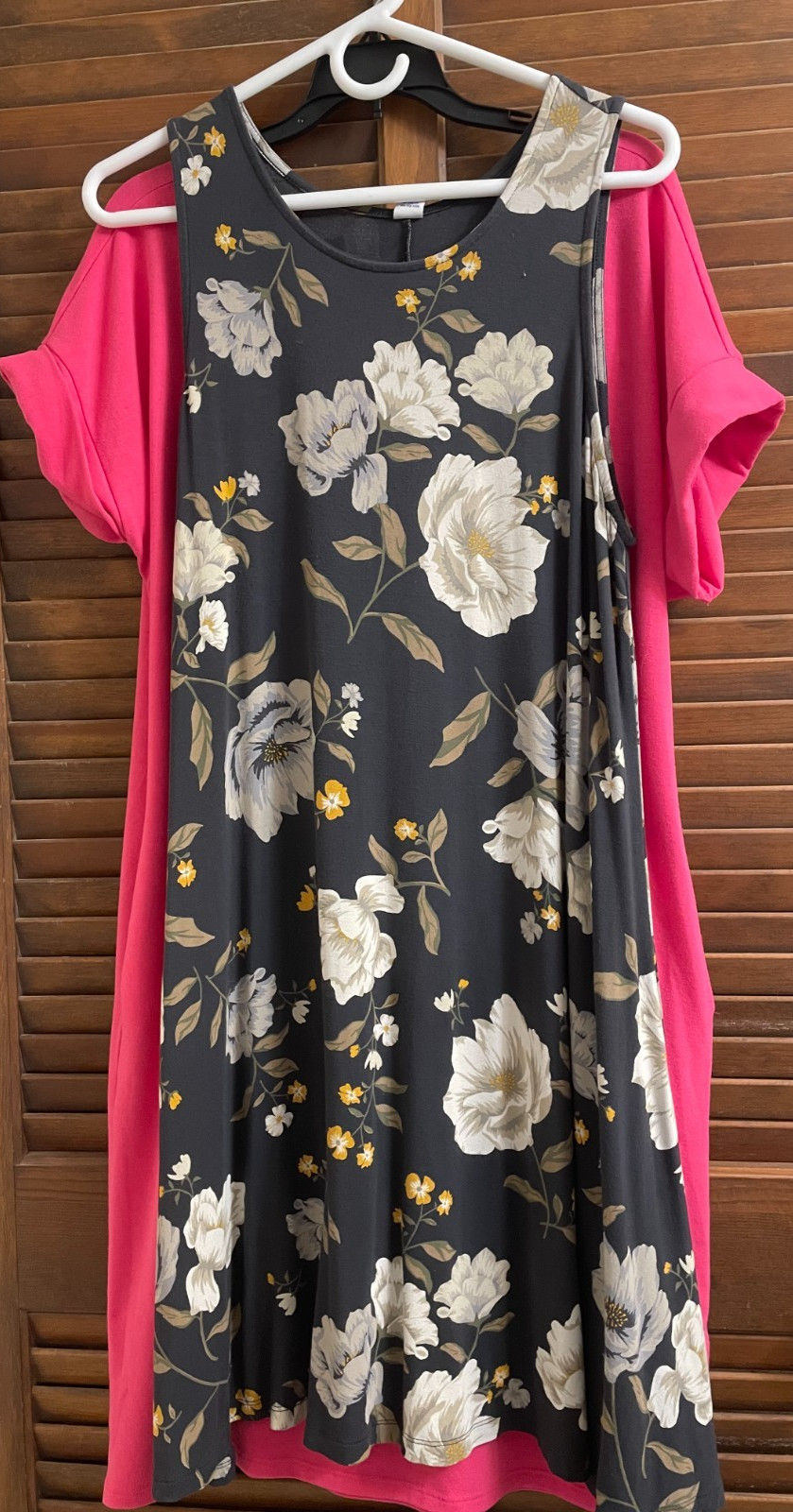 LOT OF TWO DRESSES ZENANA & OLD NAVY SIZE WOMENS LARGE
