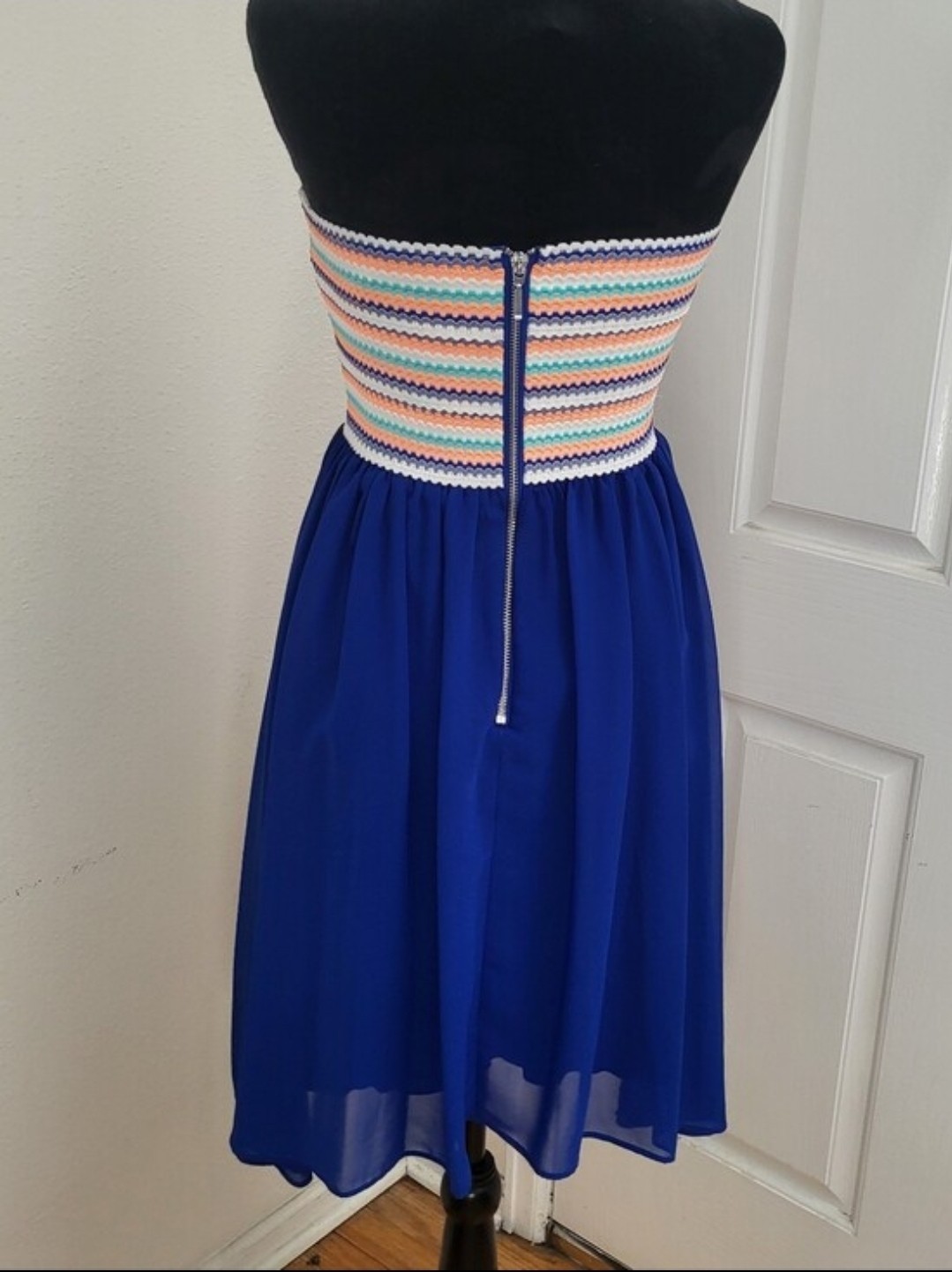 B. Darlin Strapless Chevron Fit & Flare Blue Dress mid thigh Length Size 7/8