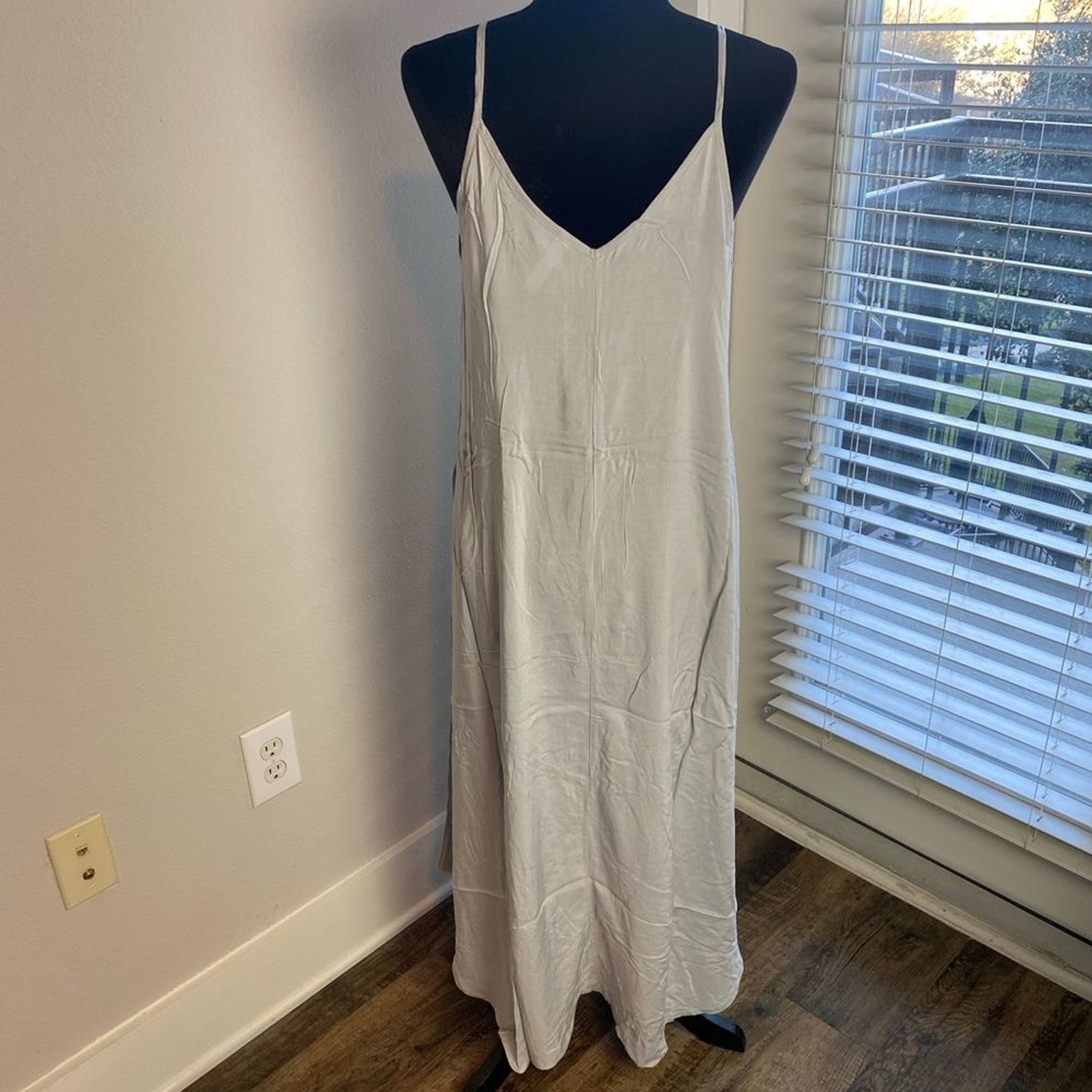 Zenana Grey Woven Rayon Cool Fabric Arc Hem Cami Midaxie Flowy Pockets Dress