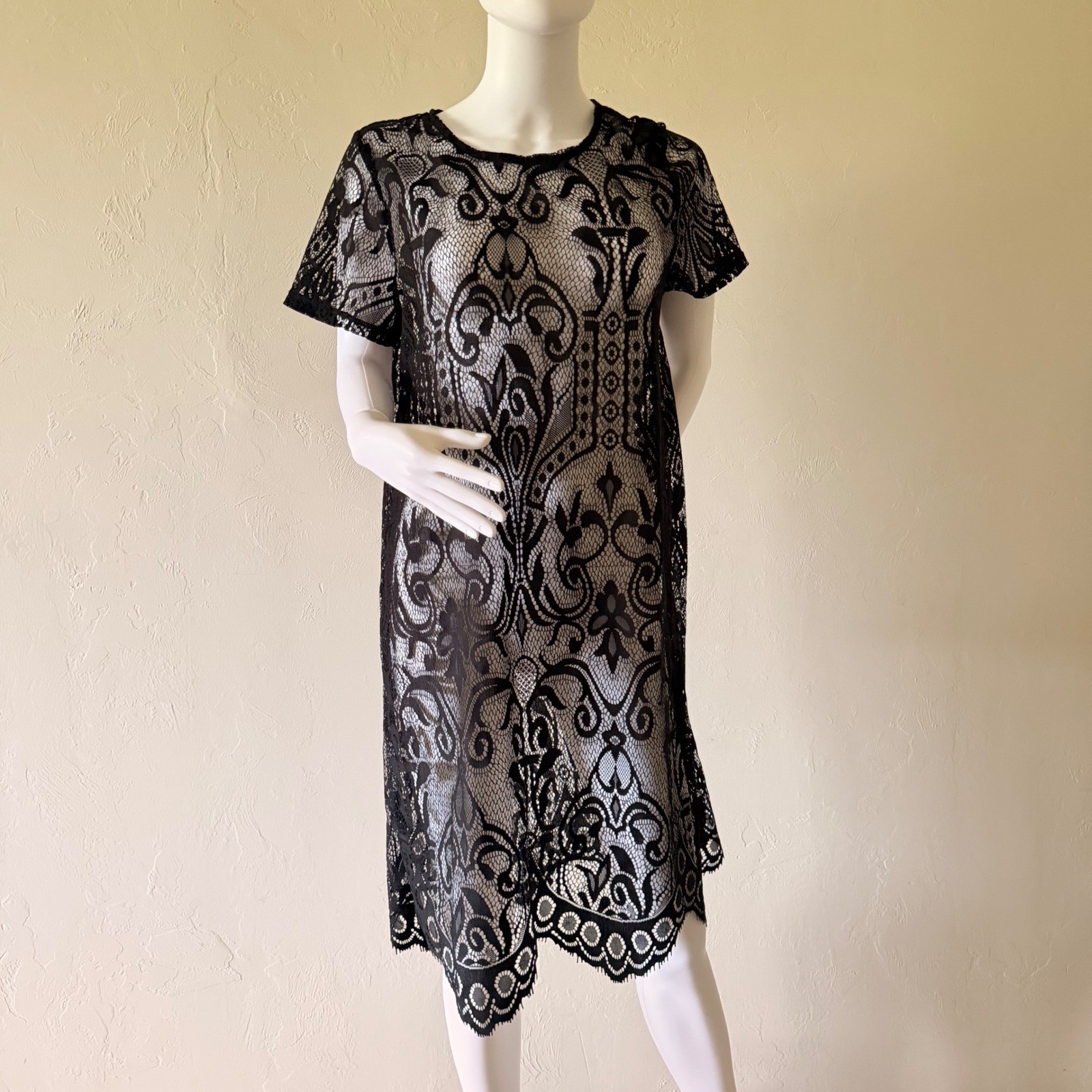 Women’s Black Floral Lace Sheer Overlay Shift Dress Scalloped Eyelash Hem Size M