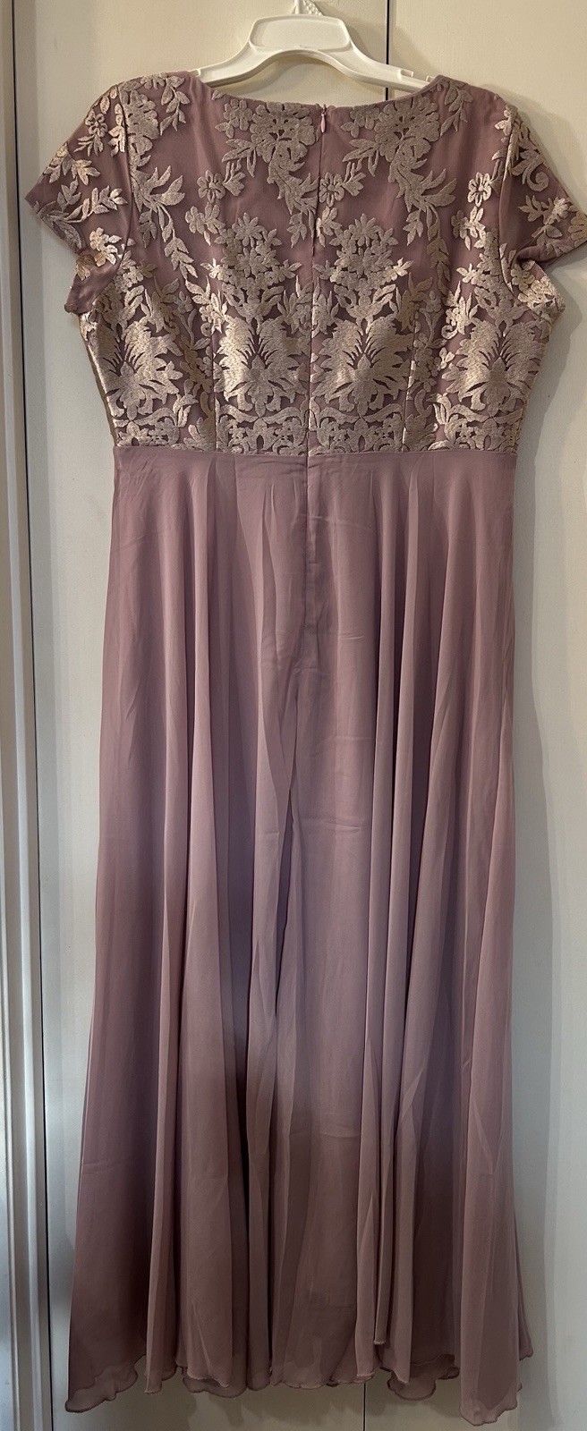 Women’s XL Purple Lace Floral Embroidered Scoop Neck Cap Sleeve Midi Zipper