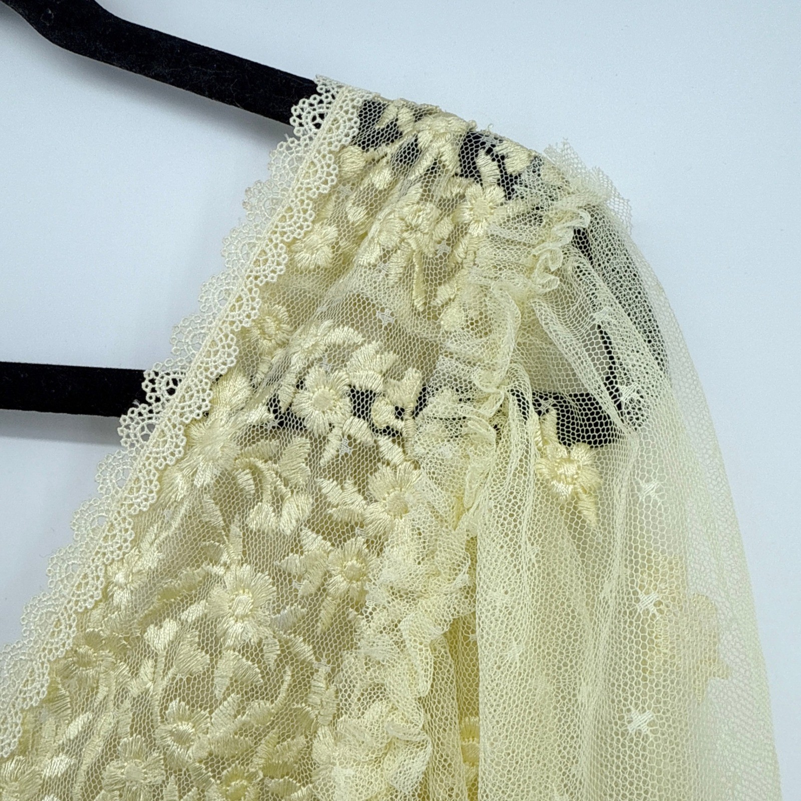 Needle & Thread Sweetheart Lace Embroidered Gown Flounce Sleeve Size 14 Yellow