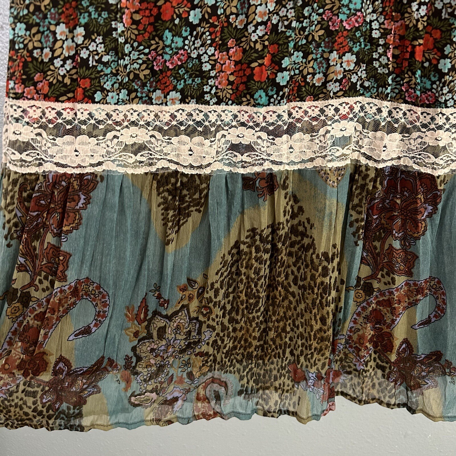 American Rag Tiered Crinkle Mini Dress Size M Lace Trim Boho Multi Print Floral