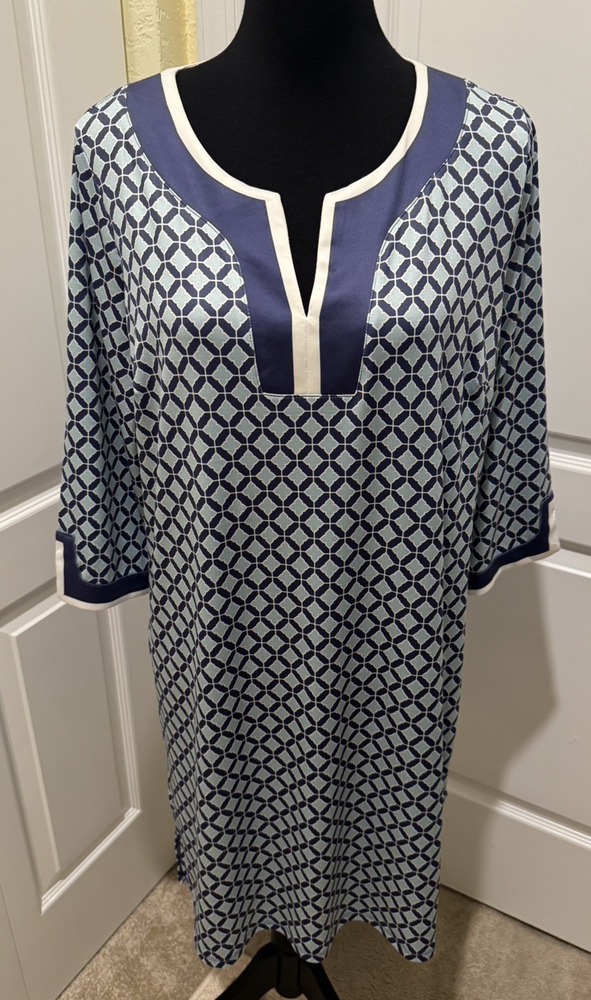Caribbean Joe Dress Woman’s size large Blue white v-neck pull over dress