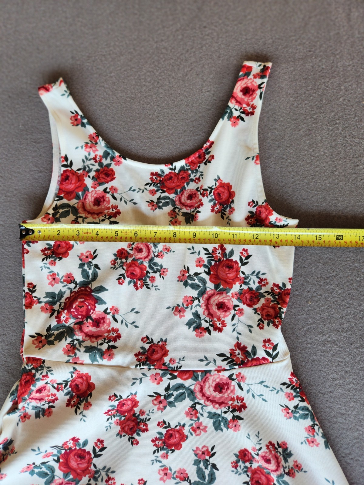 H&M Divided White Red Rose Skater Fit Flare Dress SZ 8 Stretch Knit Sleeveless