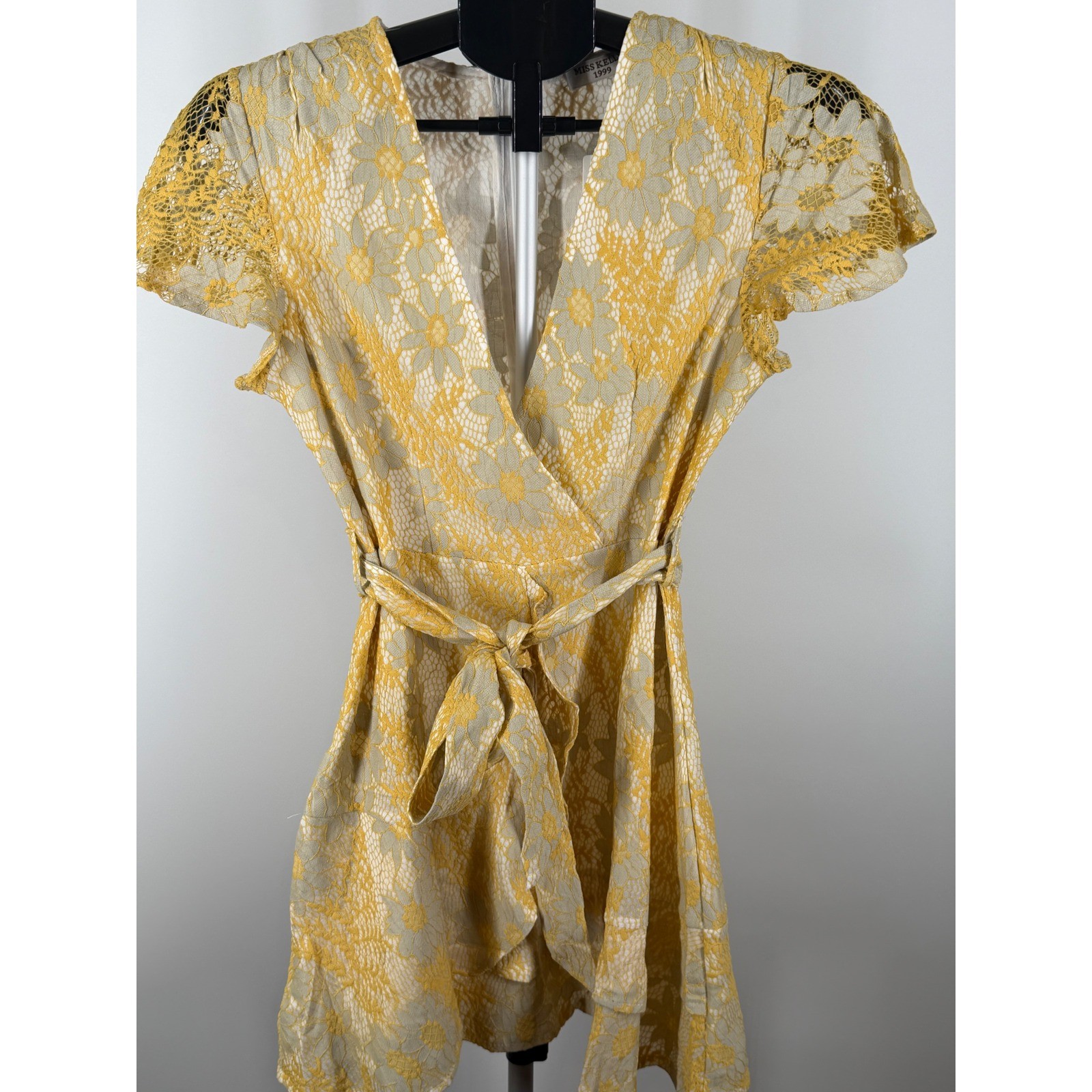Miss Kelly 1999 Yellow Floral Lace Mini Dress V-Neck Ruffle Hem Size M NWT