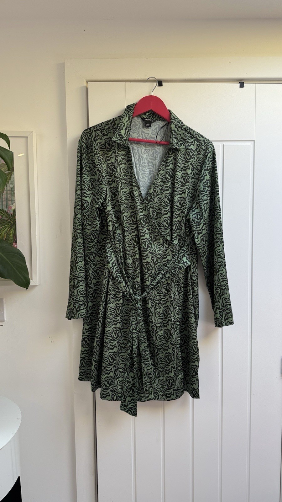 Monki green abstract print belted shirt dress – size L Women’s Wrap V Neck Midi