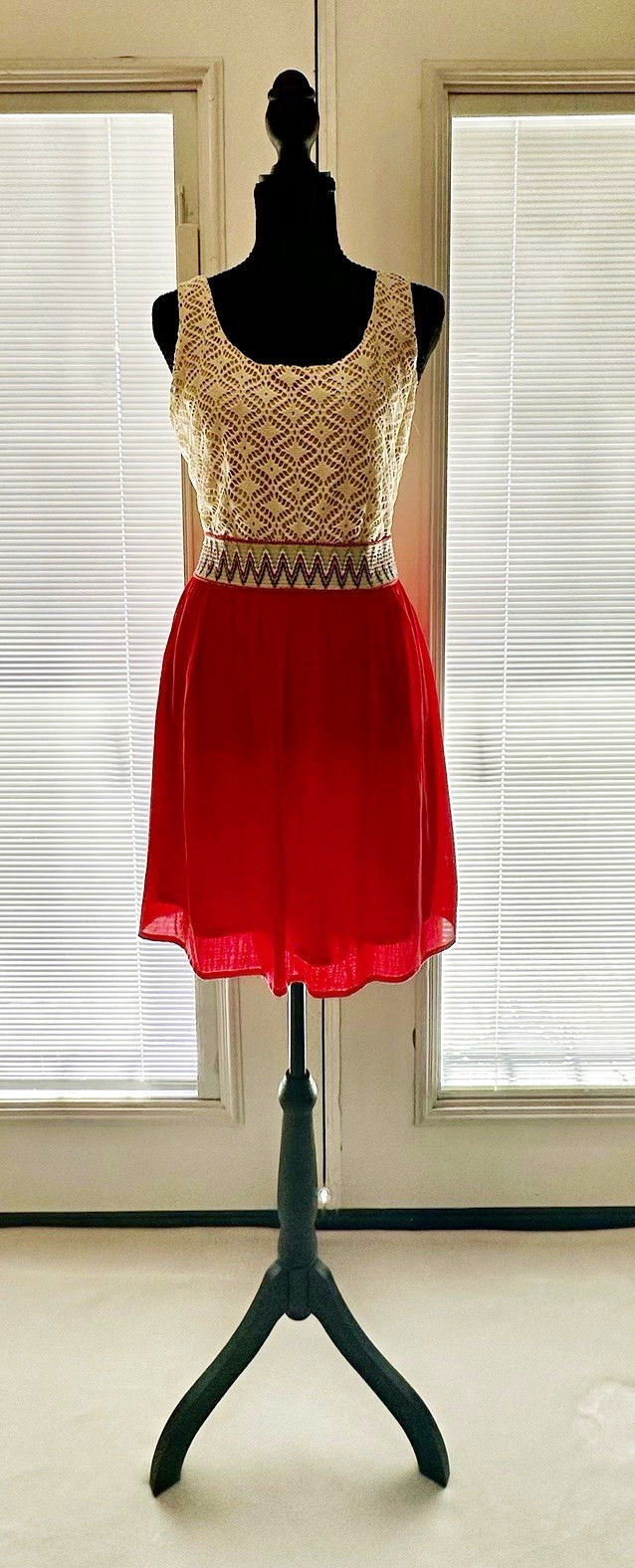Sleeveless Textile Dress – Beautiful Condition