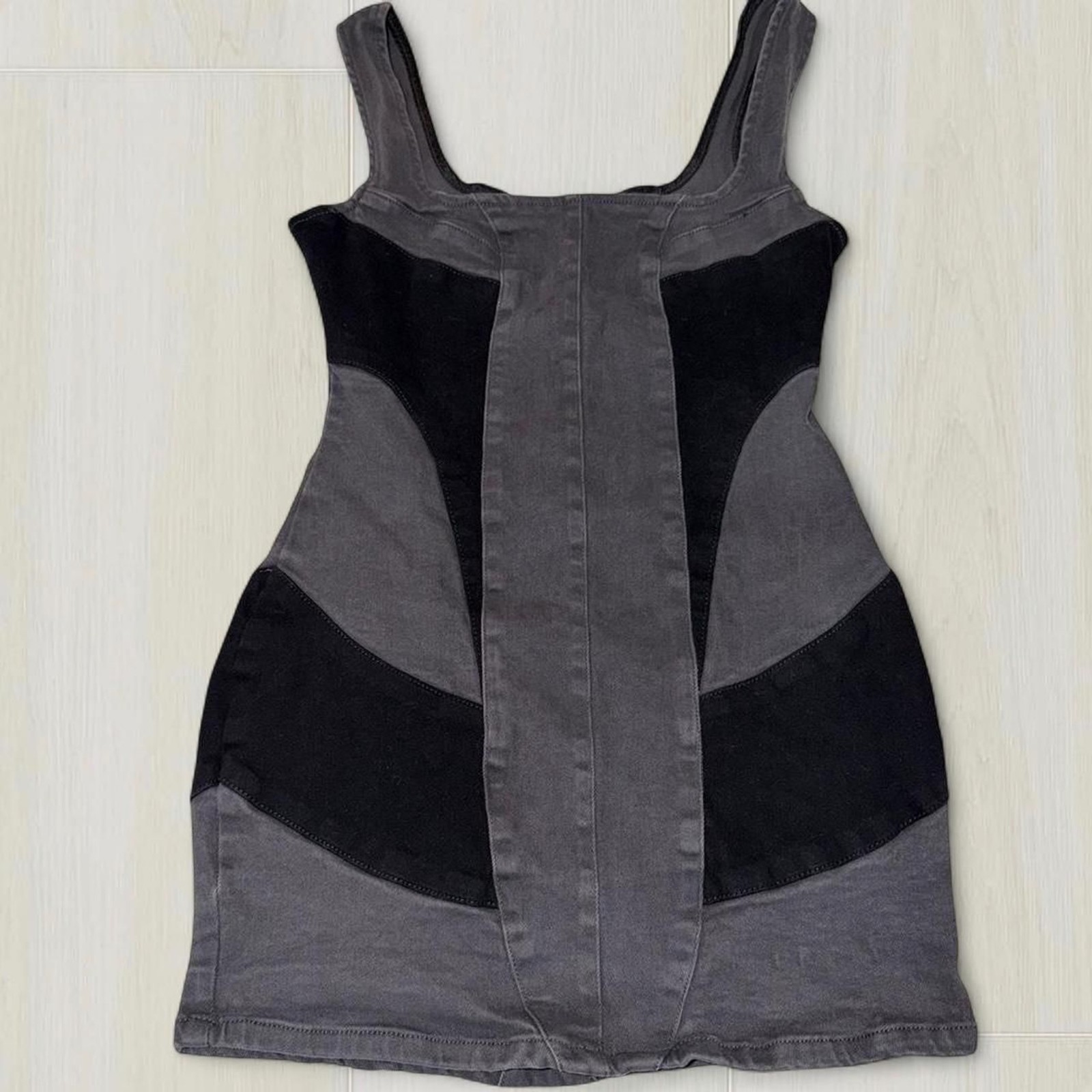 Prettylittlething Women’s Black and Grey Dress