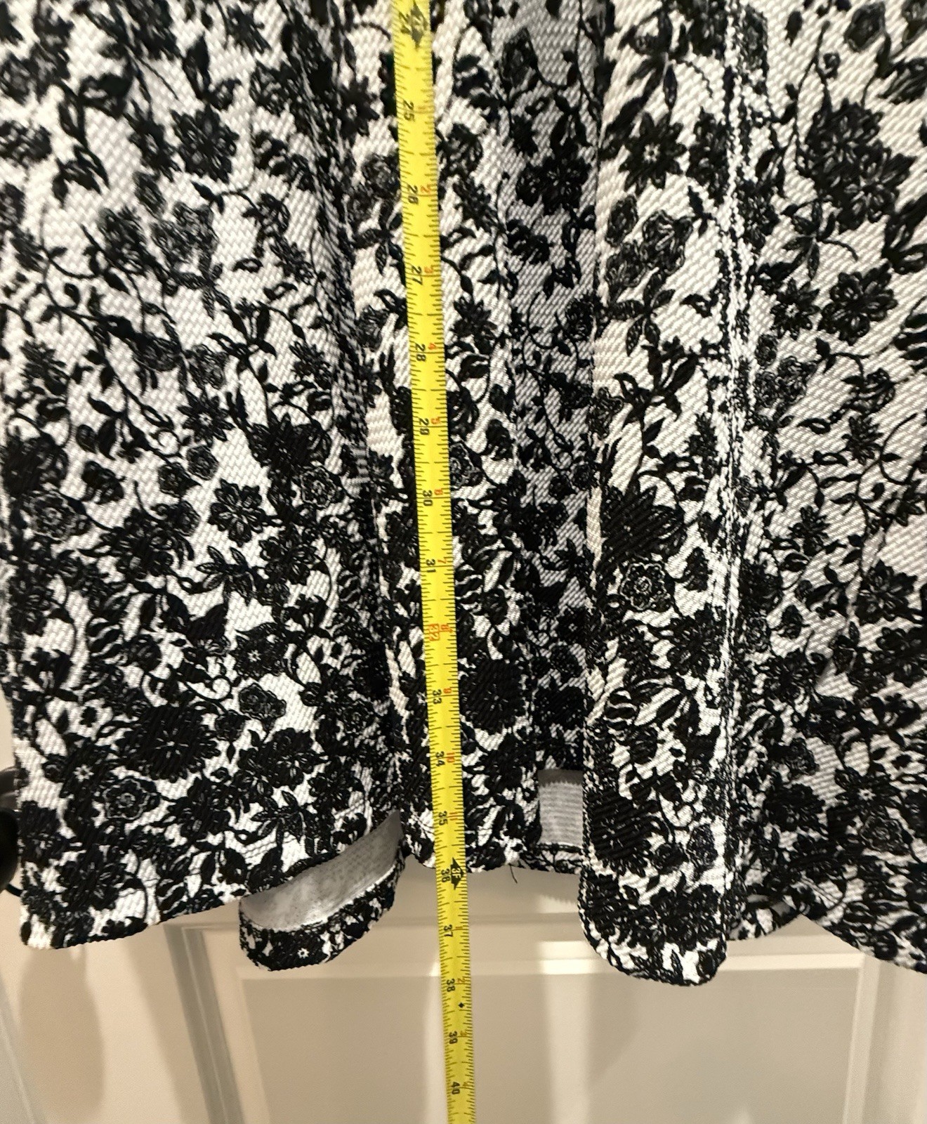 Avenue Black & White Floral Knit Shift Dress V-Neck Cap Sleeve Plus 22/24