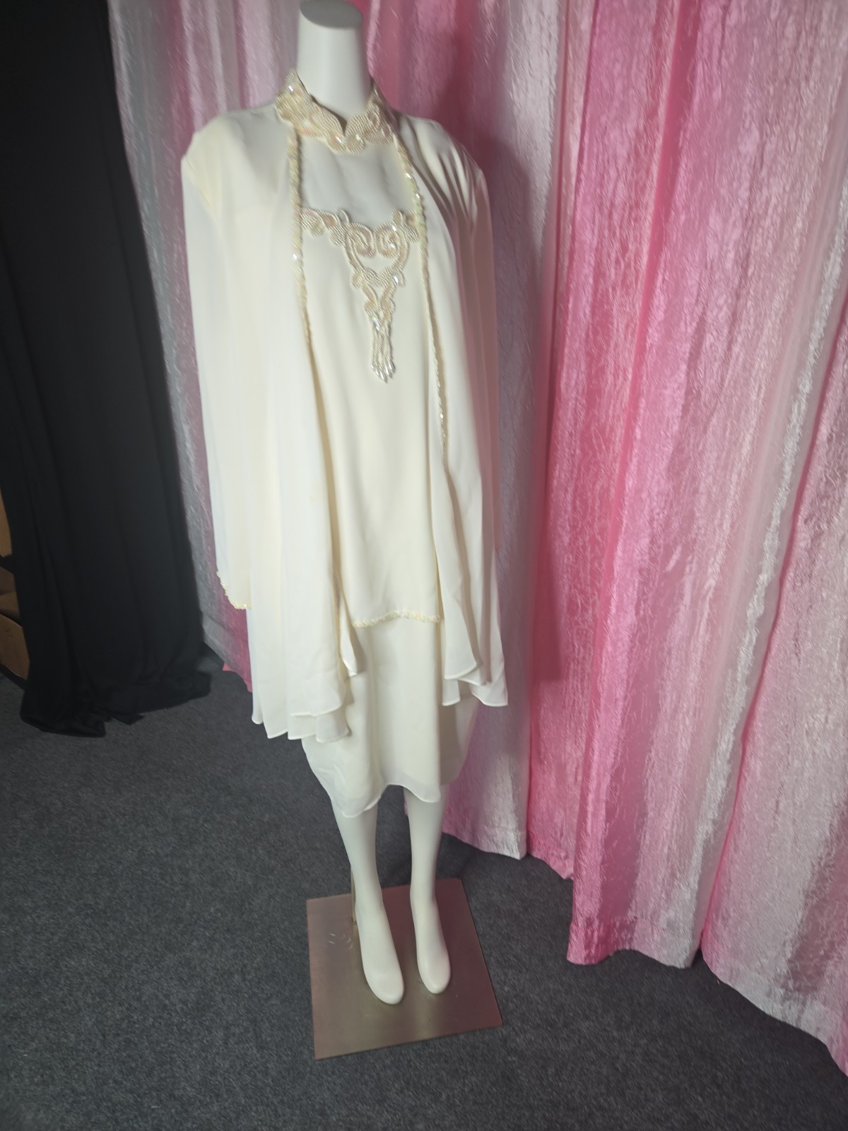 Patra Exquisite Ivory Beaded Sequin Flowy Evening Dress Size 14