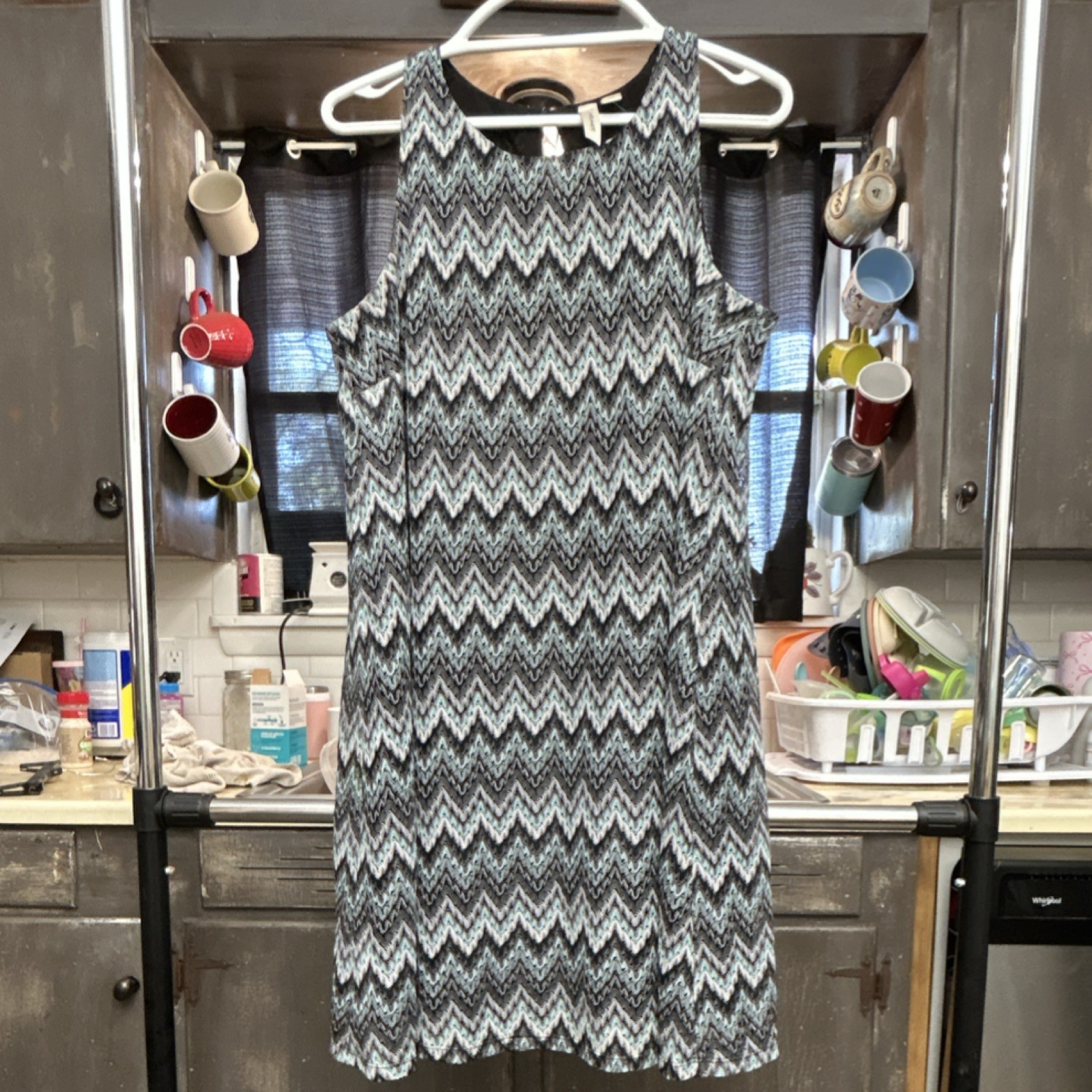 TACERA Womens Black/White/Blue Chevron Round Neck Sleeveless Shift Dress 1X