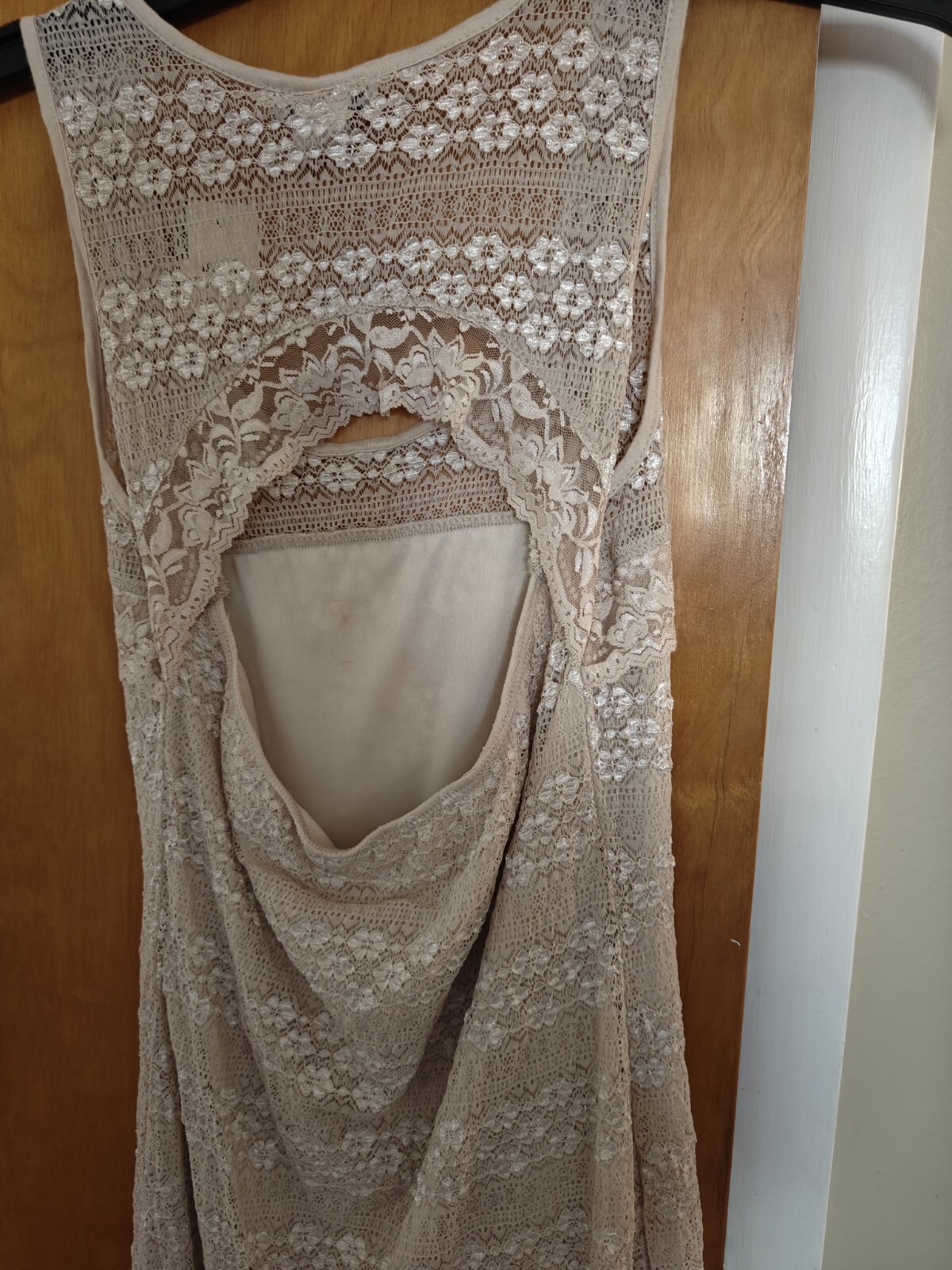 Body Central Lace Overlay Dress Open Back Beige Tan Floral NWT Size Medium Stain