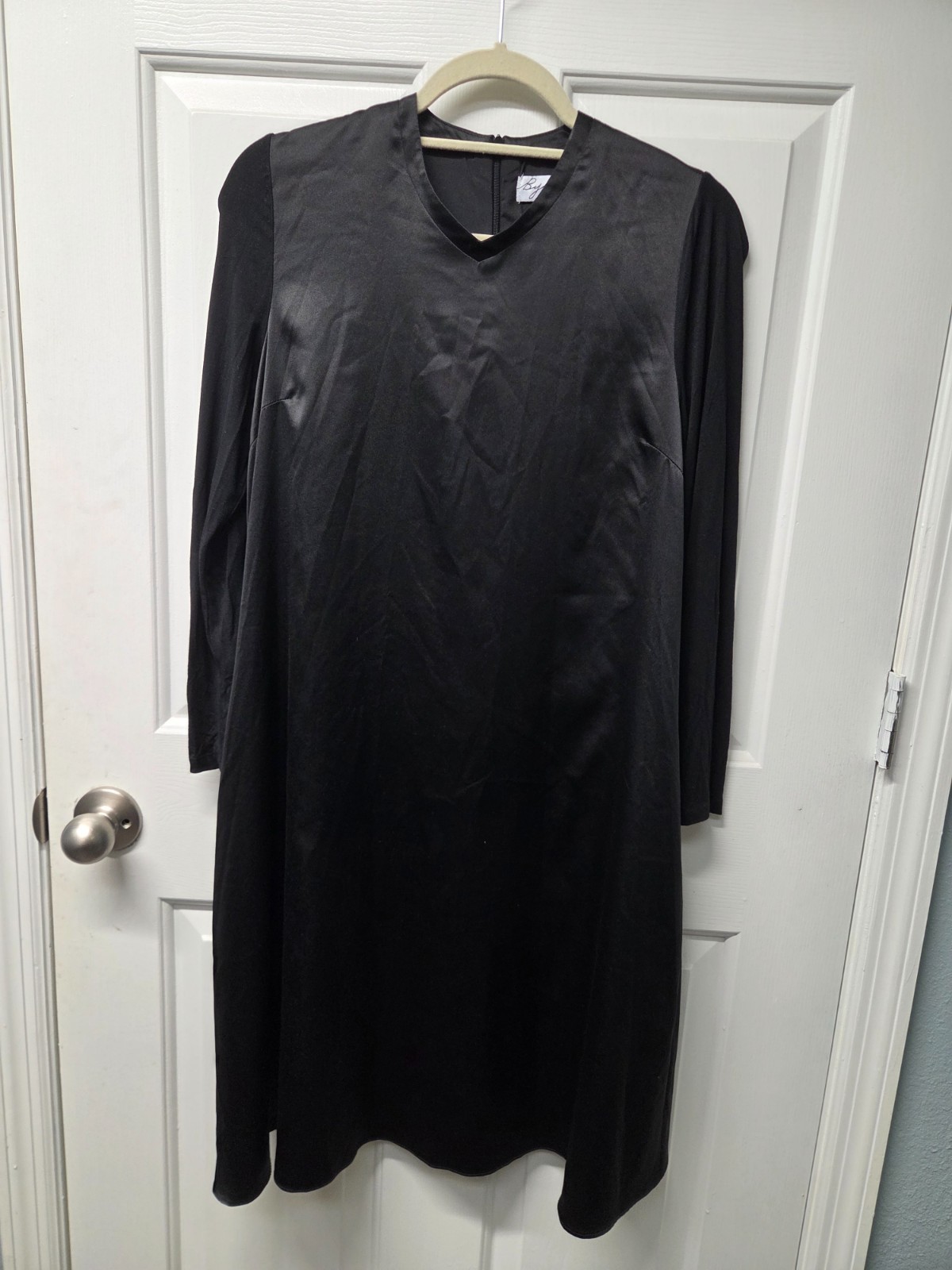 By Tess Women Sz M V Neck Midi Shift Dress Black Satin Blend Solid Long Sleeve