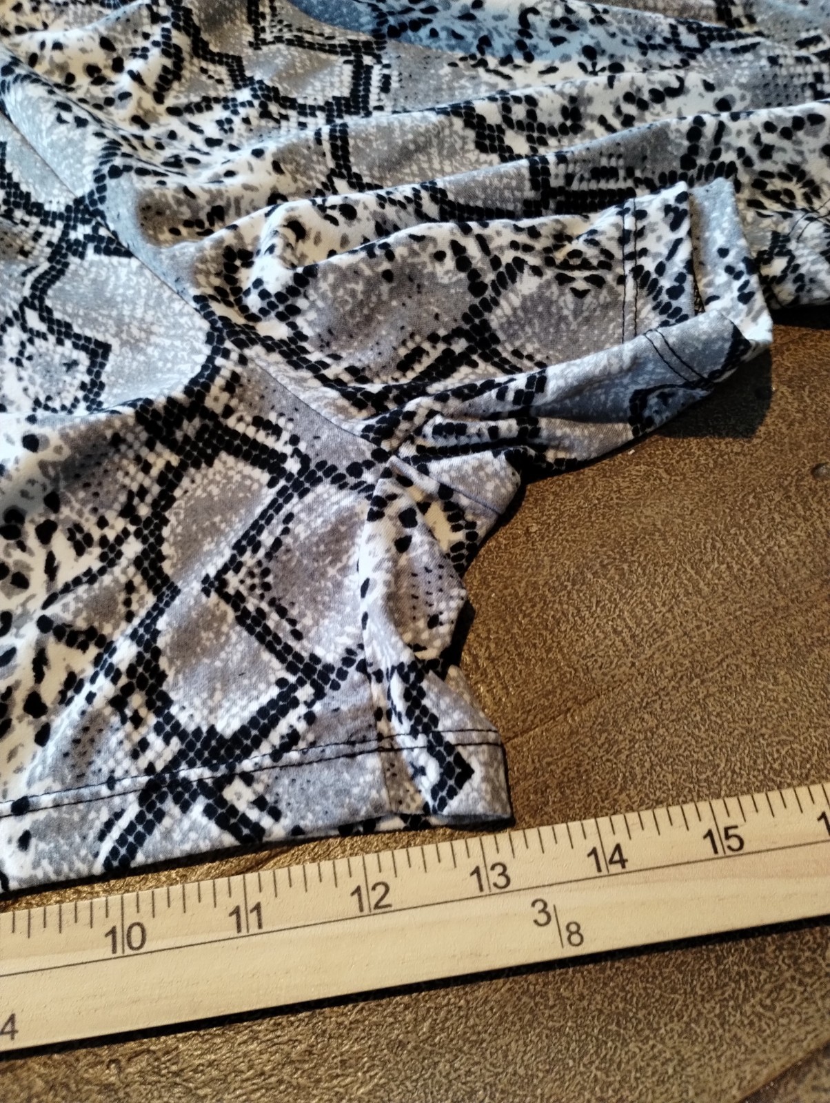 Women’s Sleeveless Strapless Snake Print Dress With Fitted Legs Size Large